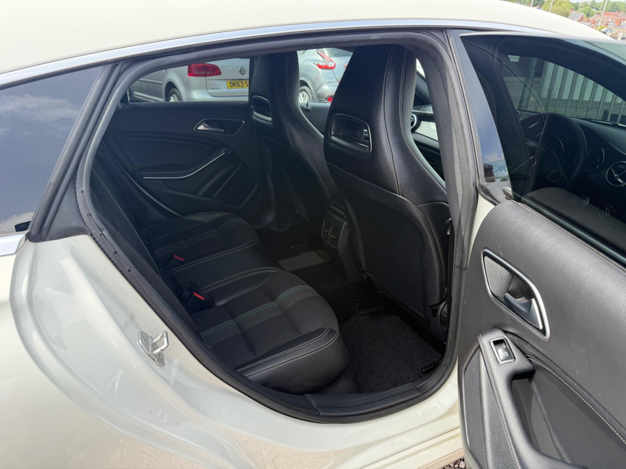 Mercedes-Benz Cla view 28