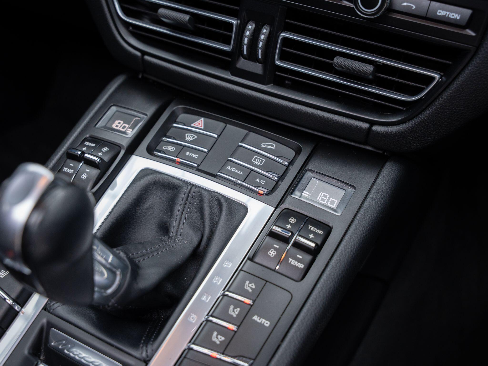 Porsche Macan view 30