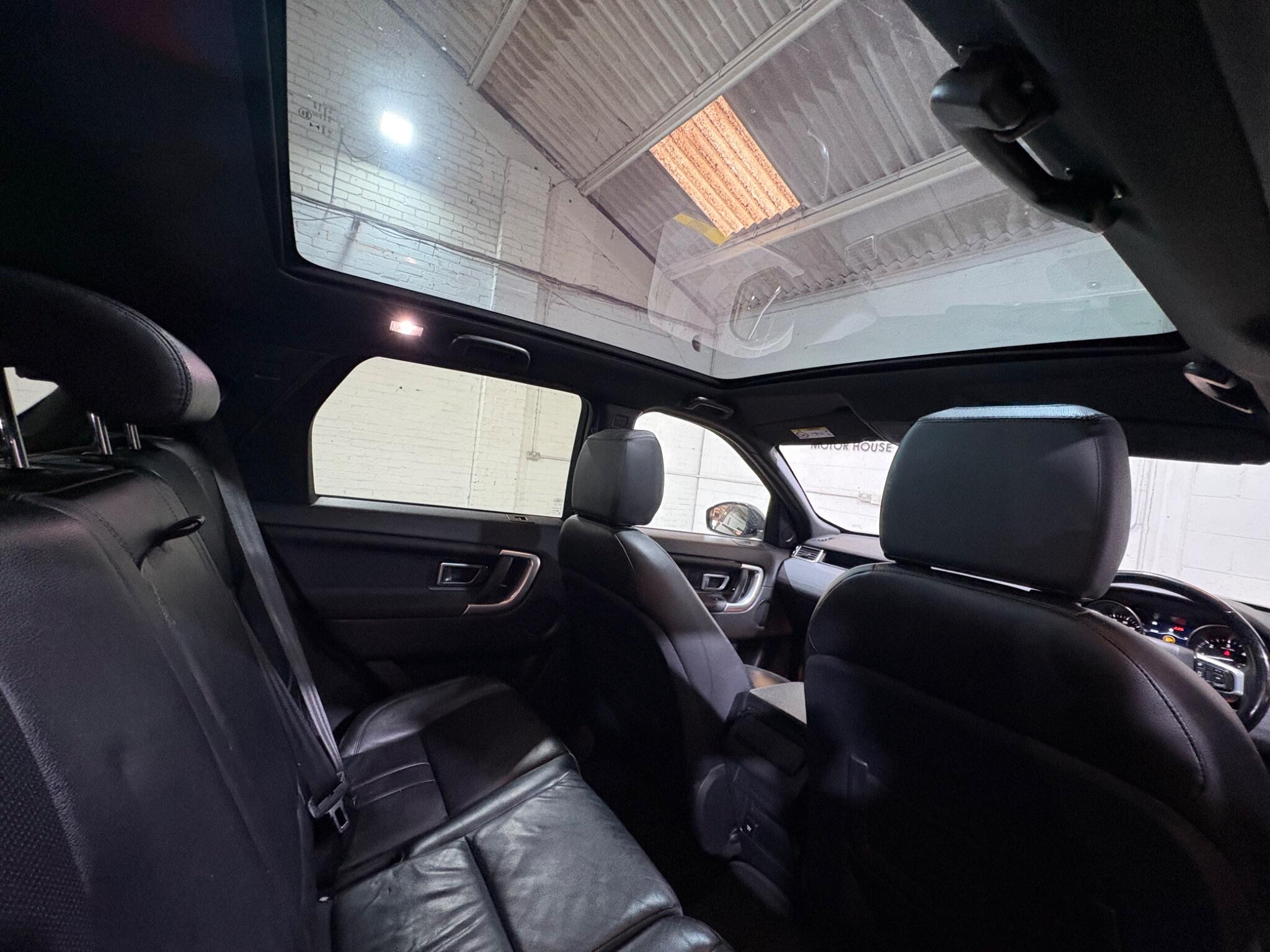 Land Rover Discovery Sport view 45