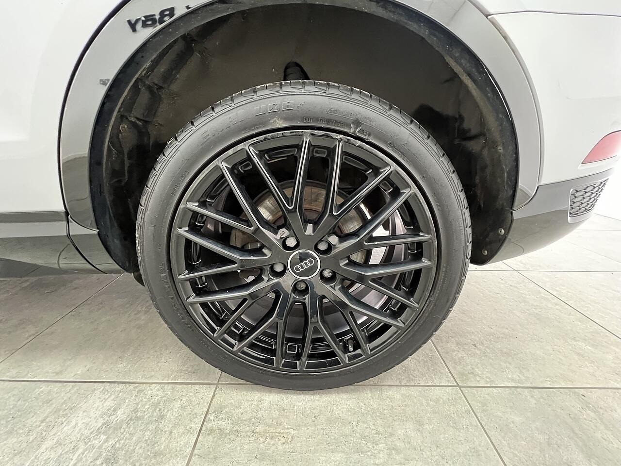 Audi Q3 view 20
