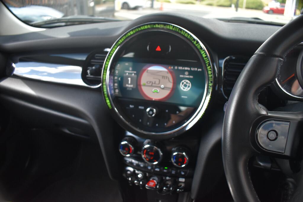 Mini Cooper view 60