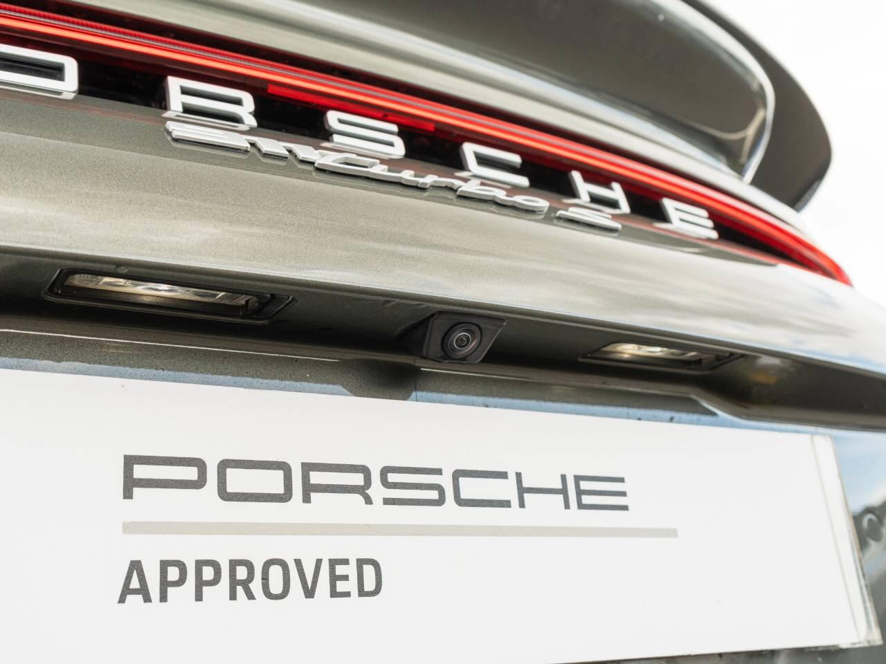 Porsche 911 view 9