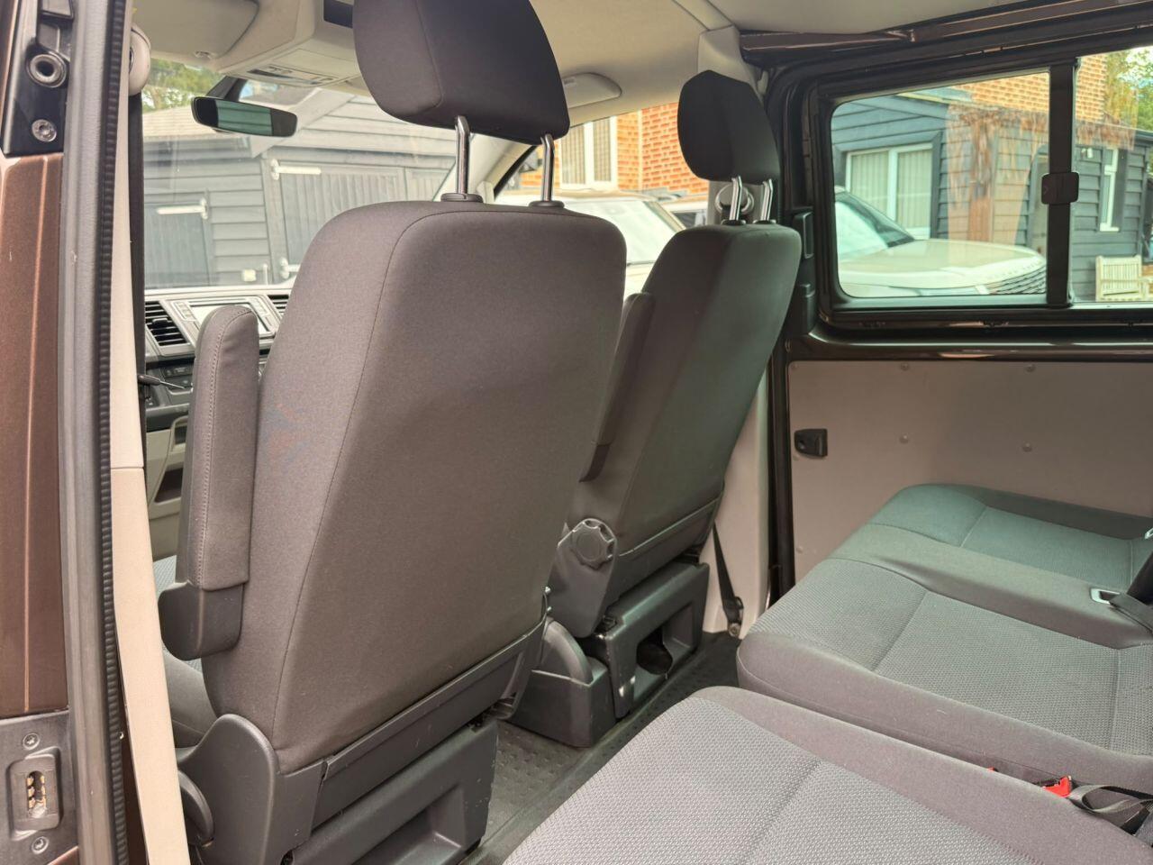 Volkswagen Transporter view 15