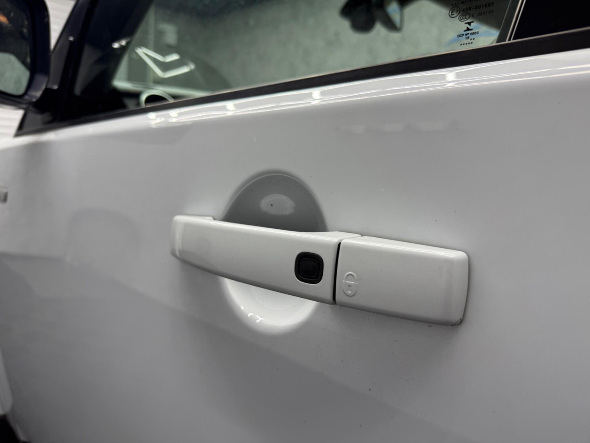 Land Rover Discovery 4 view 20