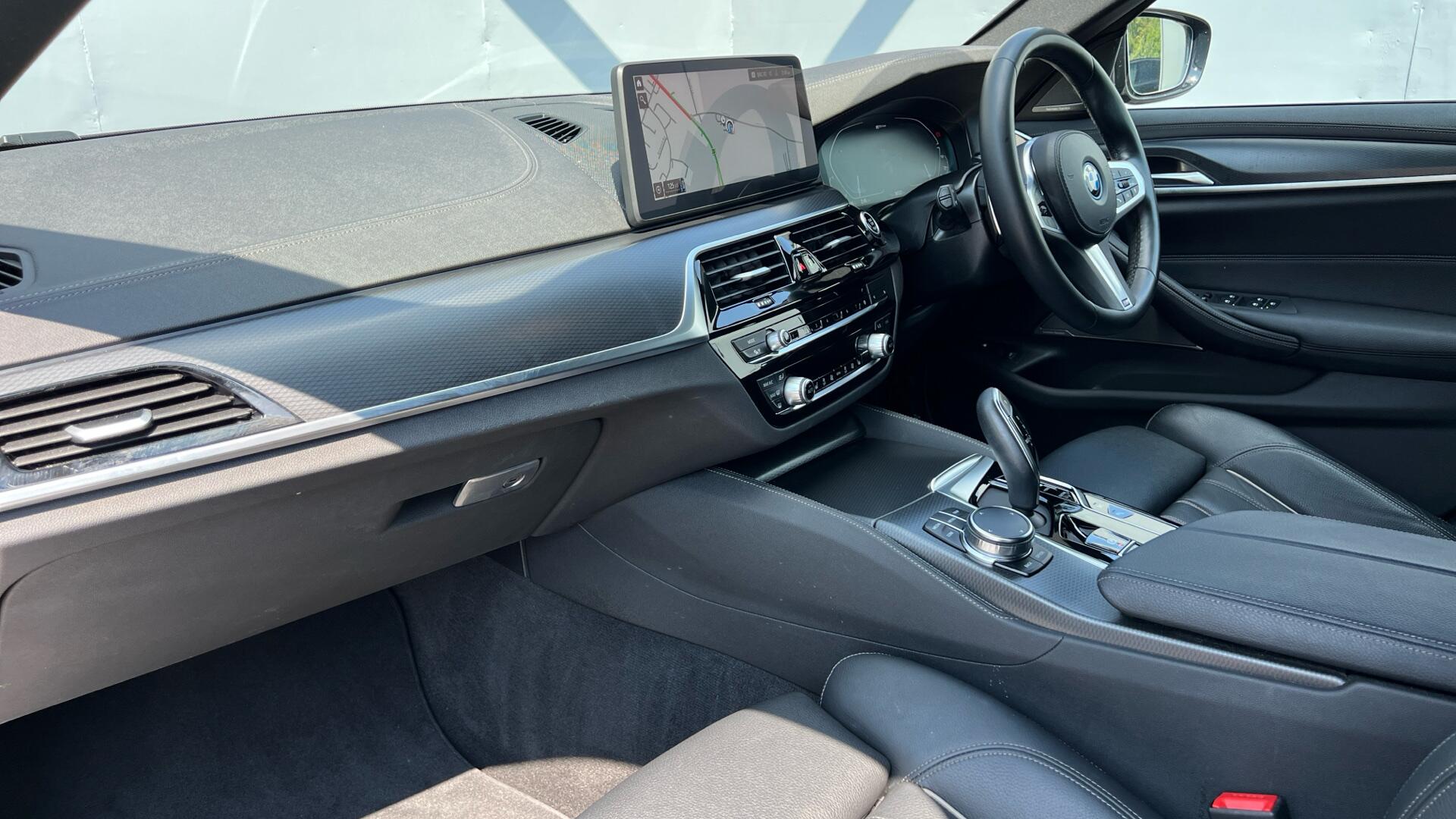 BMW 5 Series view 7