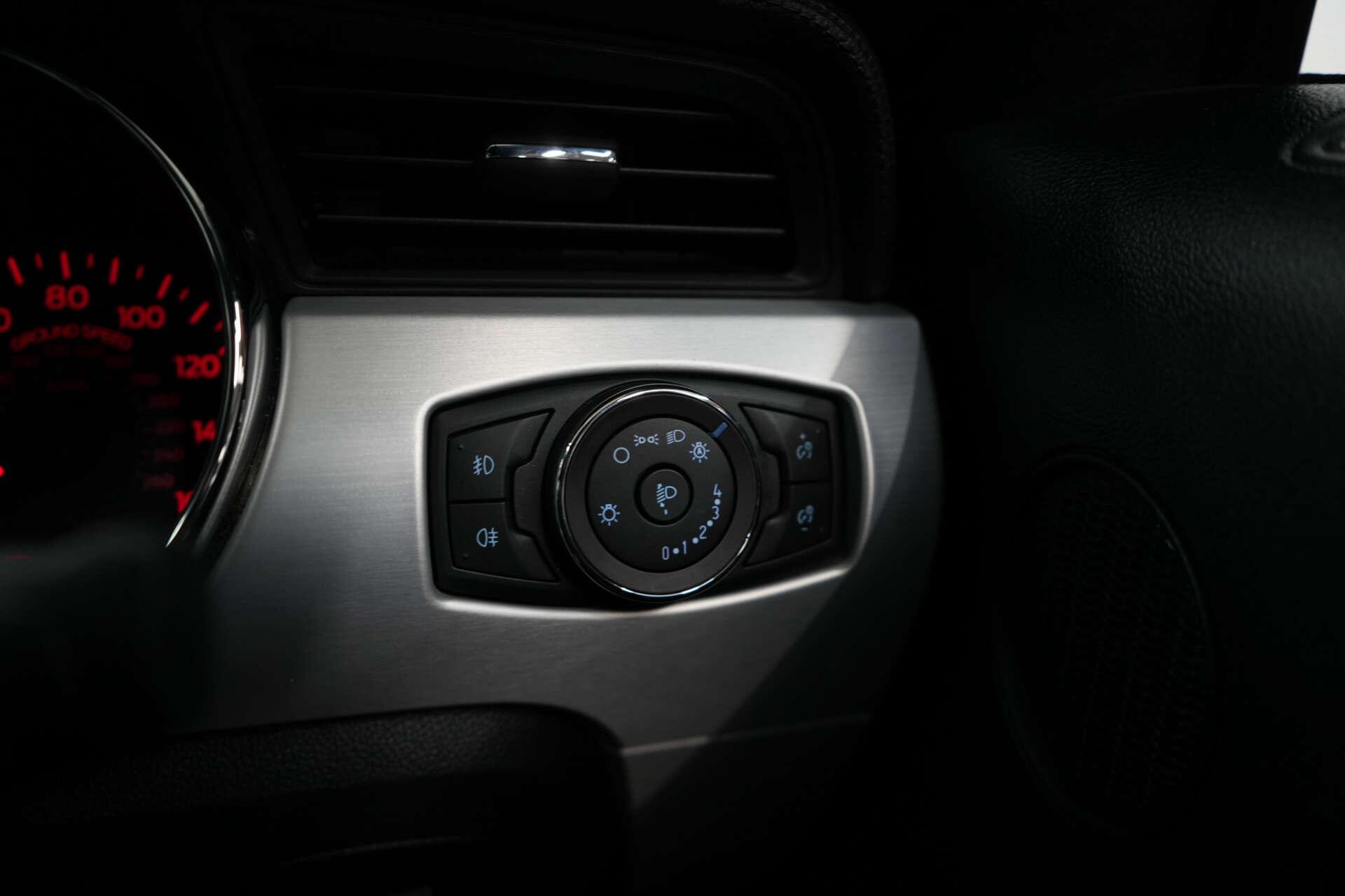 Ford Mustang view 39