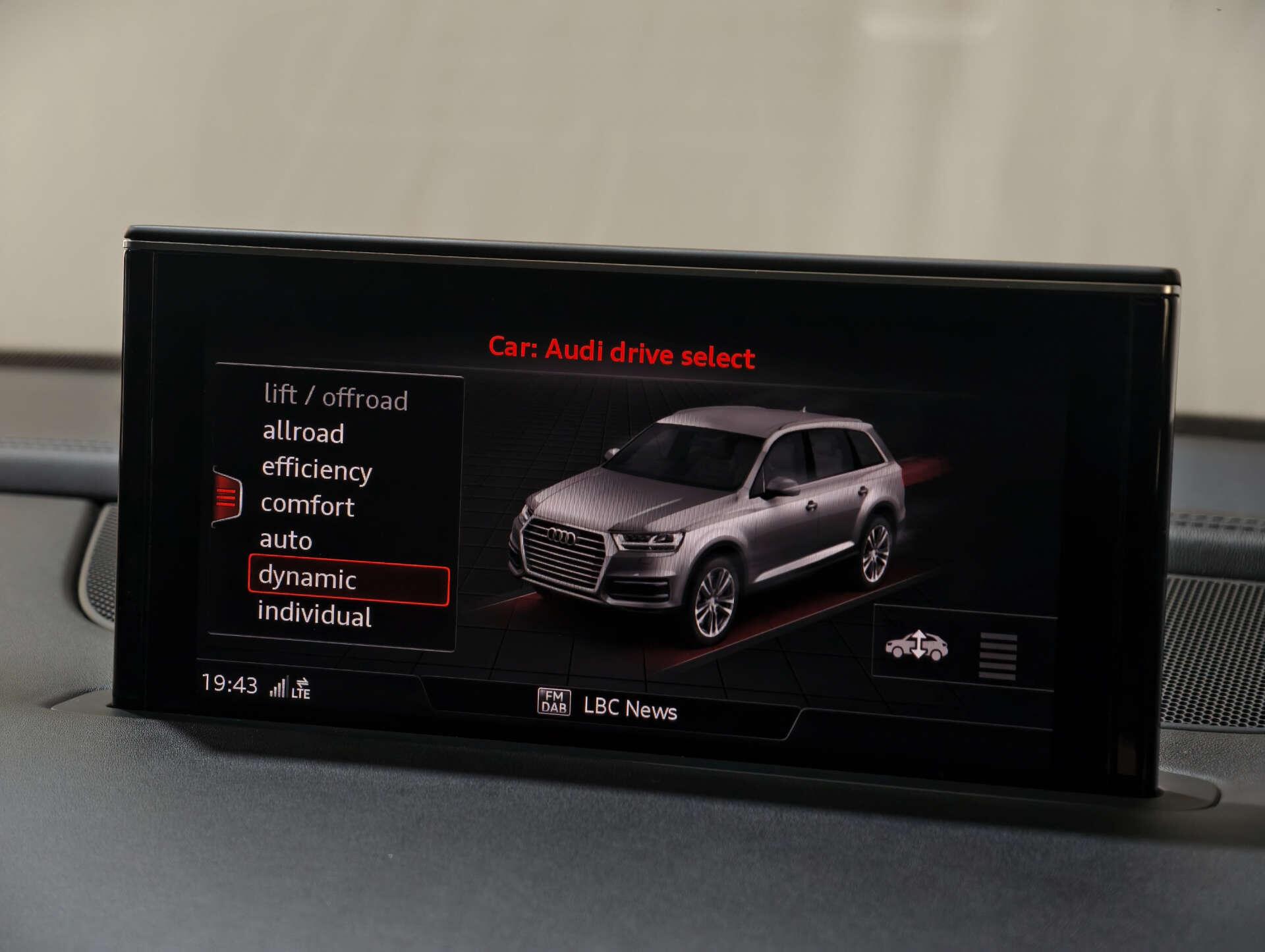 Audi SQ7 view 60