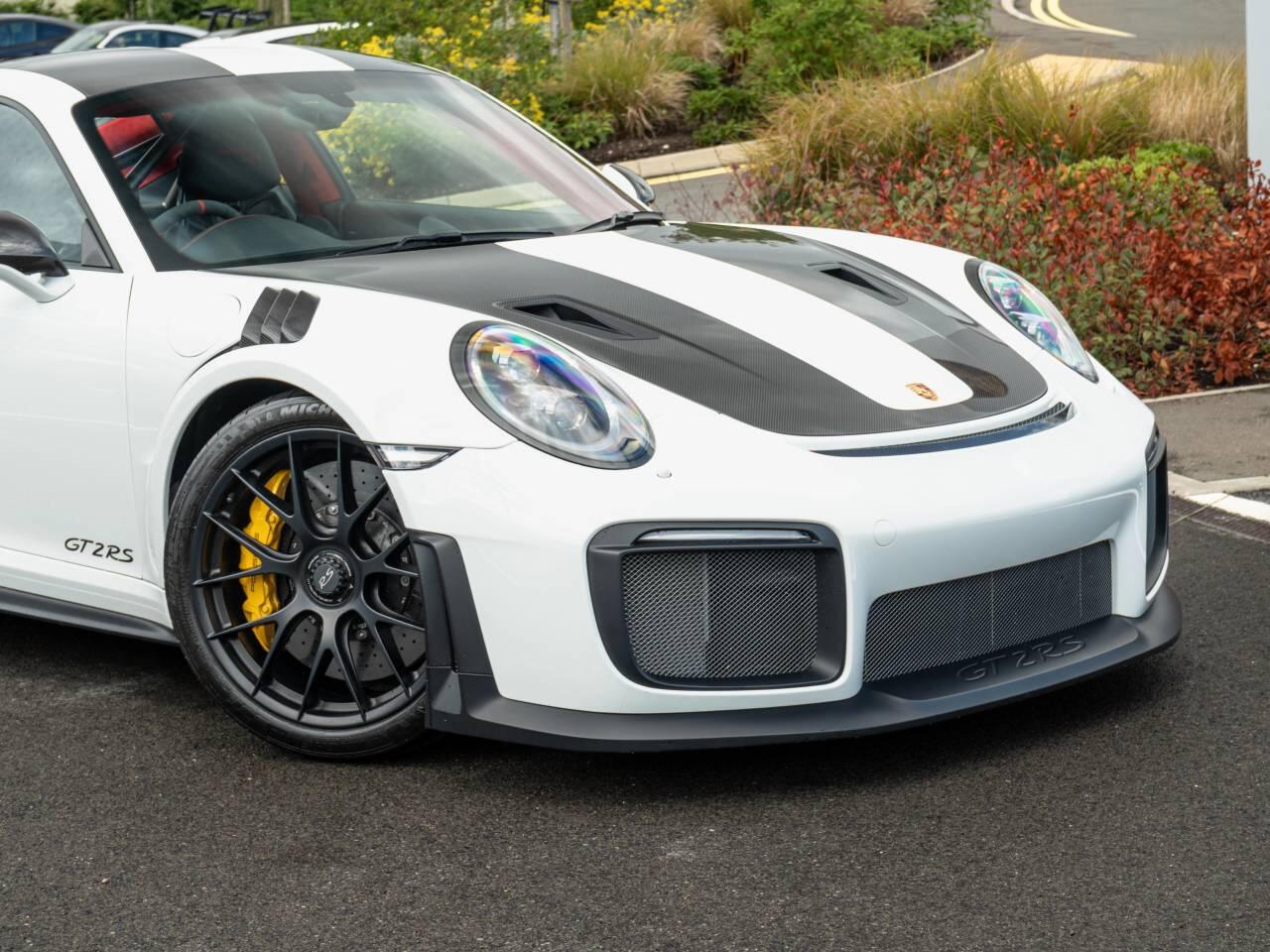 Porsche 911 view 8