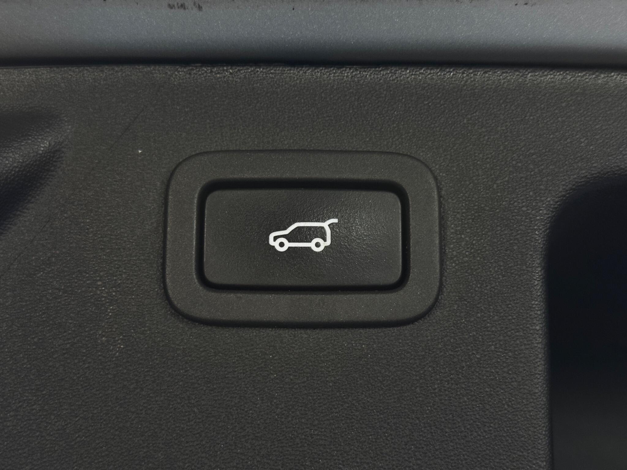 Land Rover Discovery Sport view 37