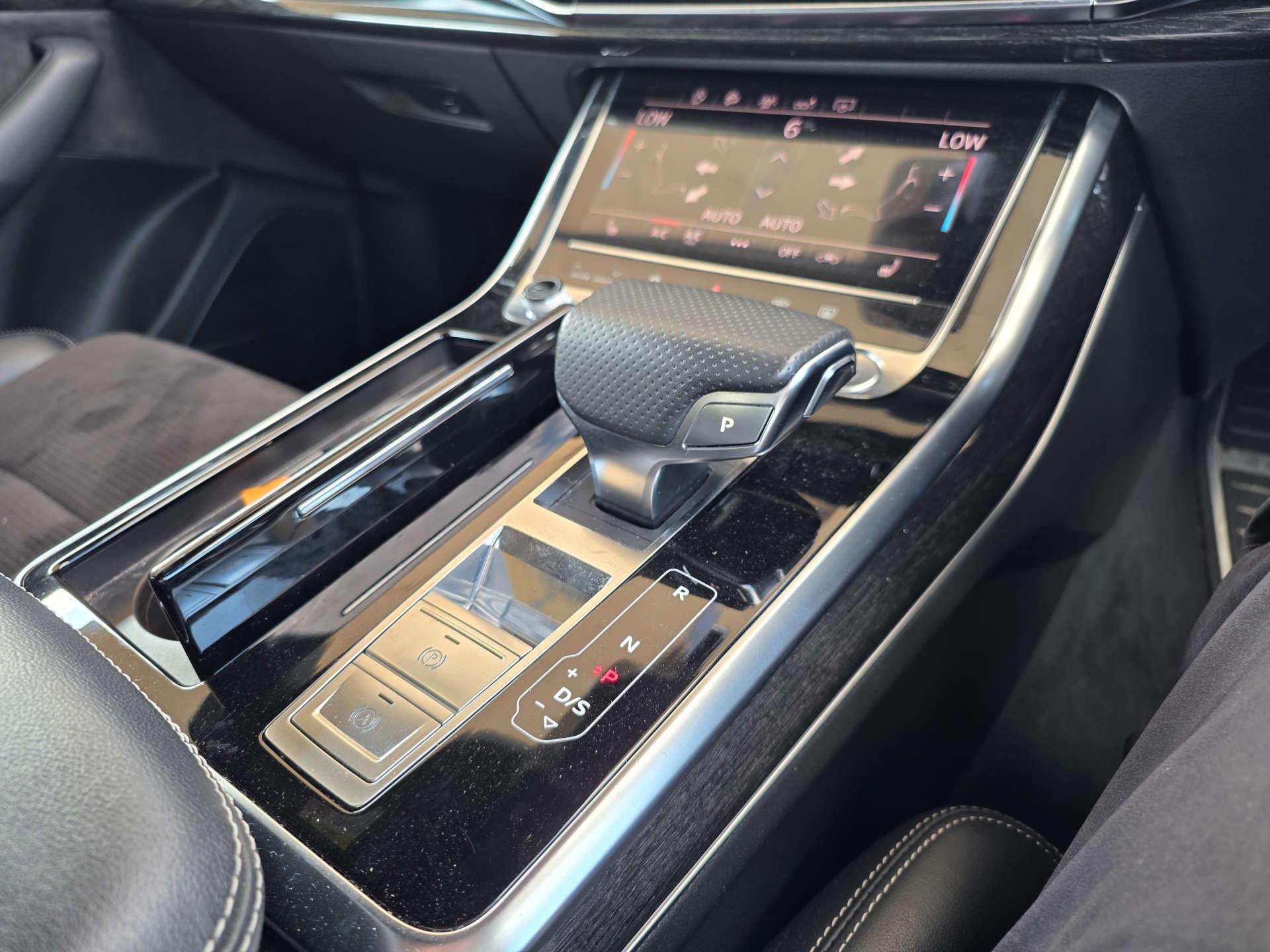Audi Q8 view 41