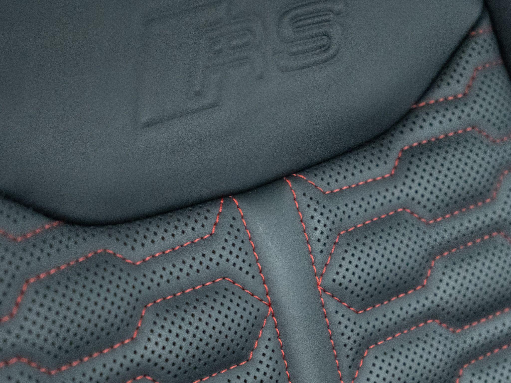 Audi RS Q8 view 32