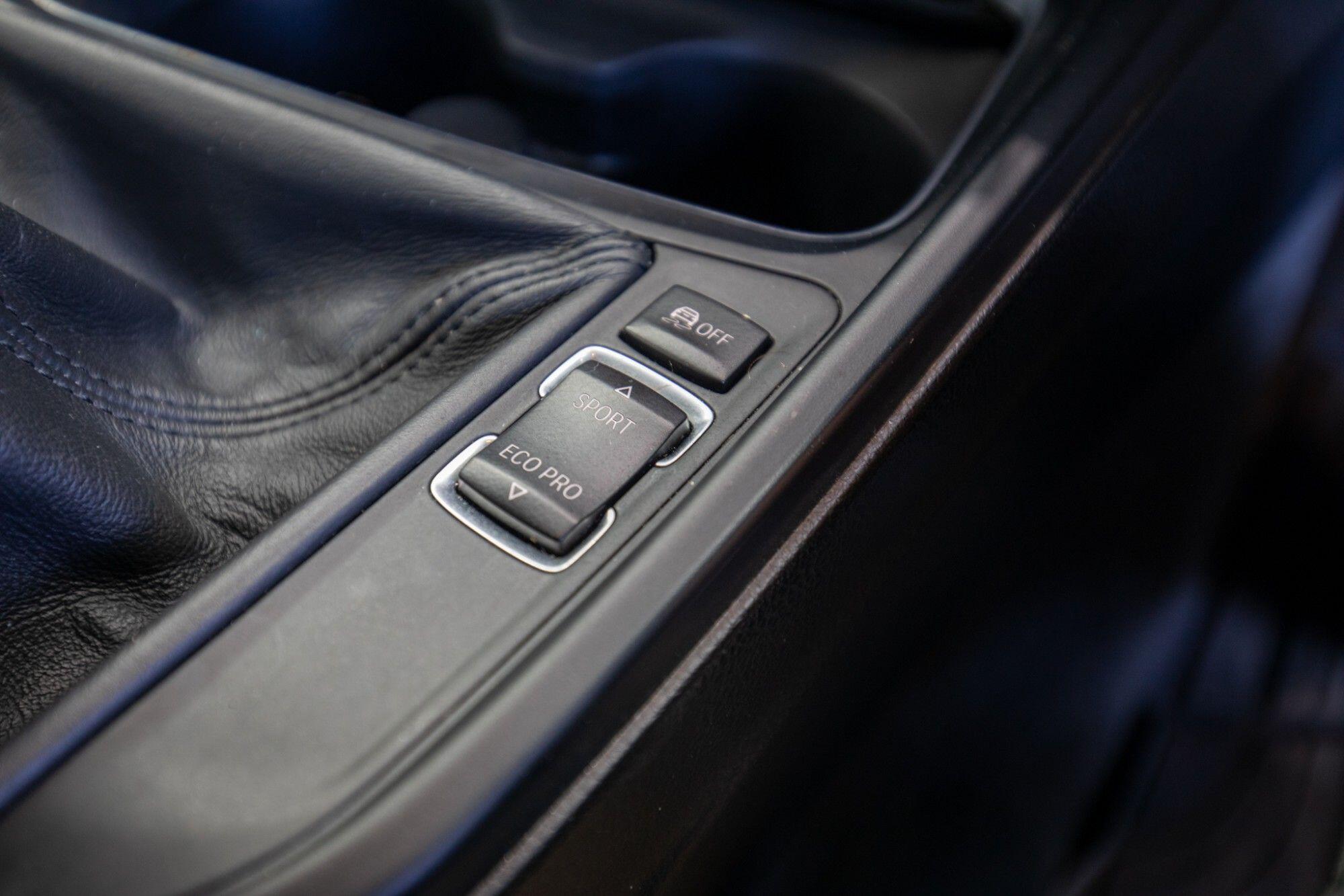 BMW 3 Series view 24