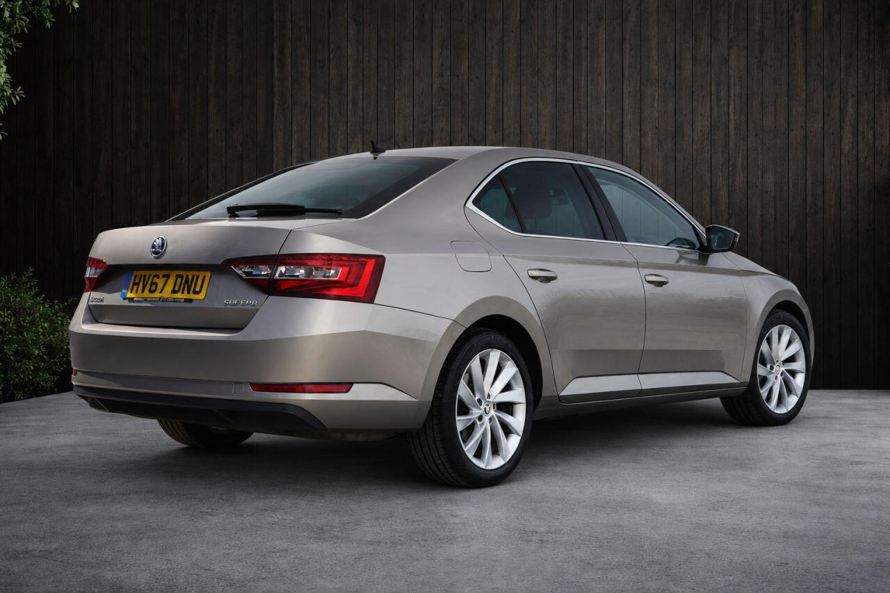 Skoda Superb view 11
