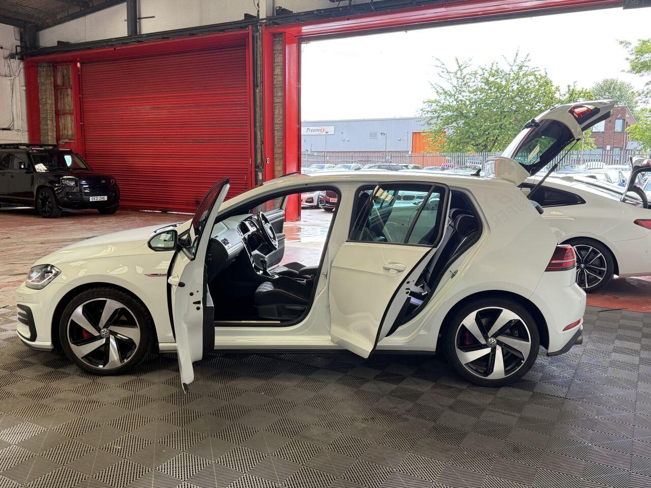 Volkswagen Golf view 13