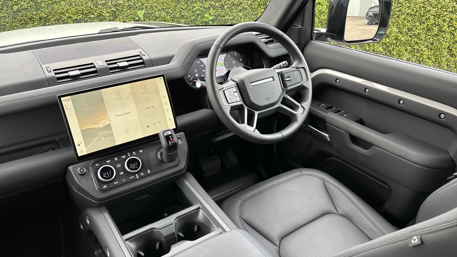 Land Rover Defender view 38