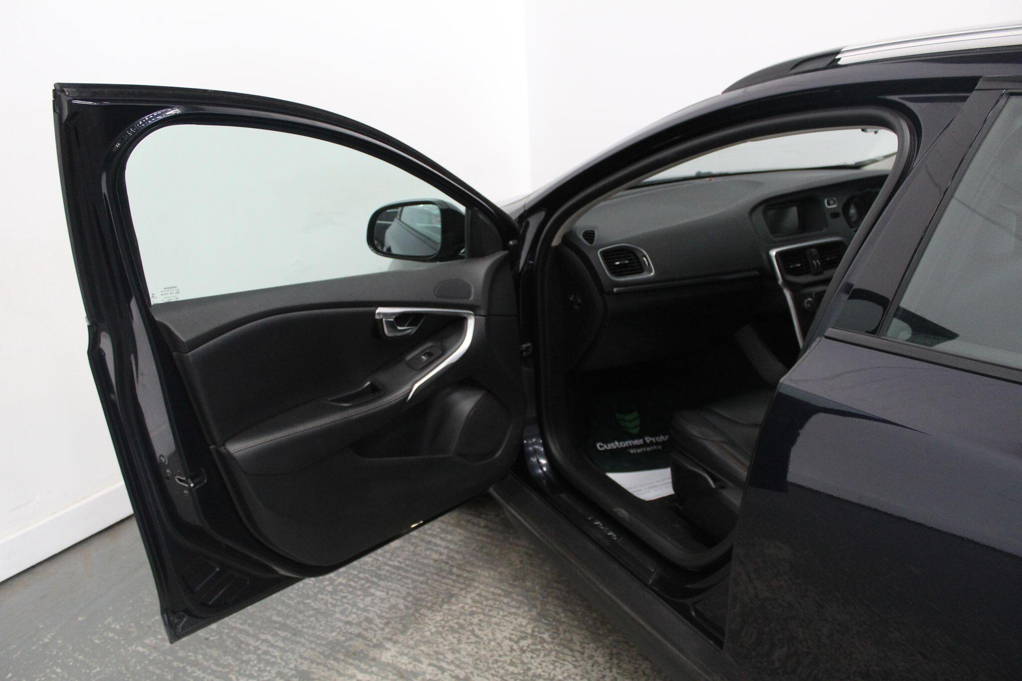 Volvo V40 Cross Country view 26