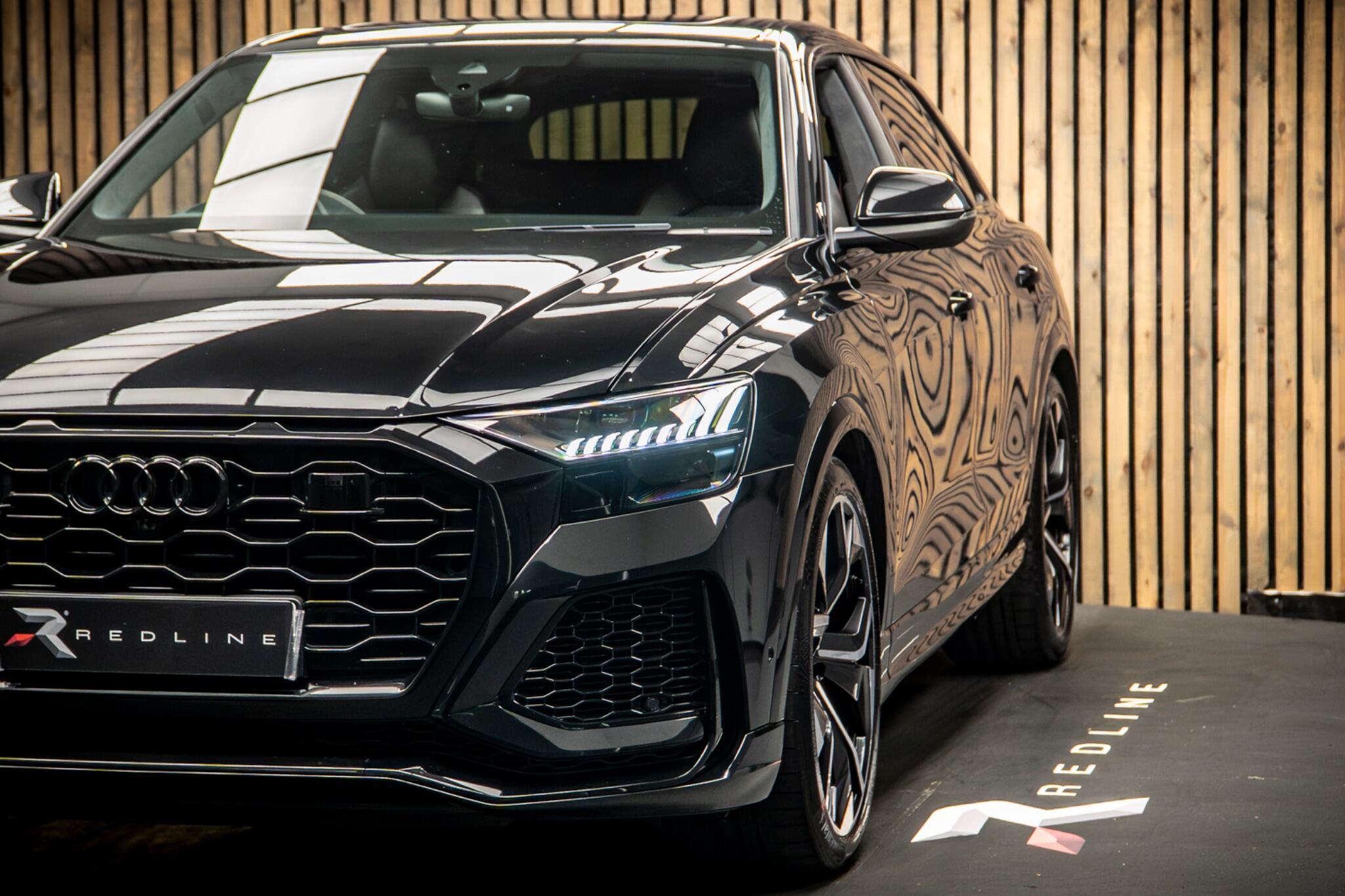 Audi RS Q8 view 13