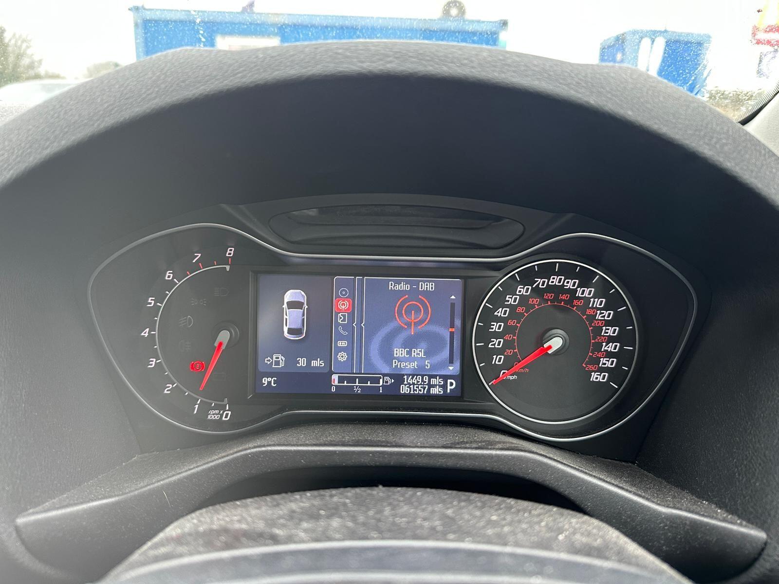 Ford Mondeo view 16
