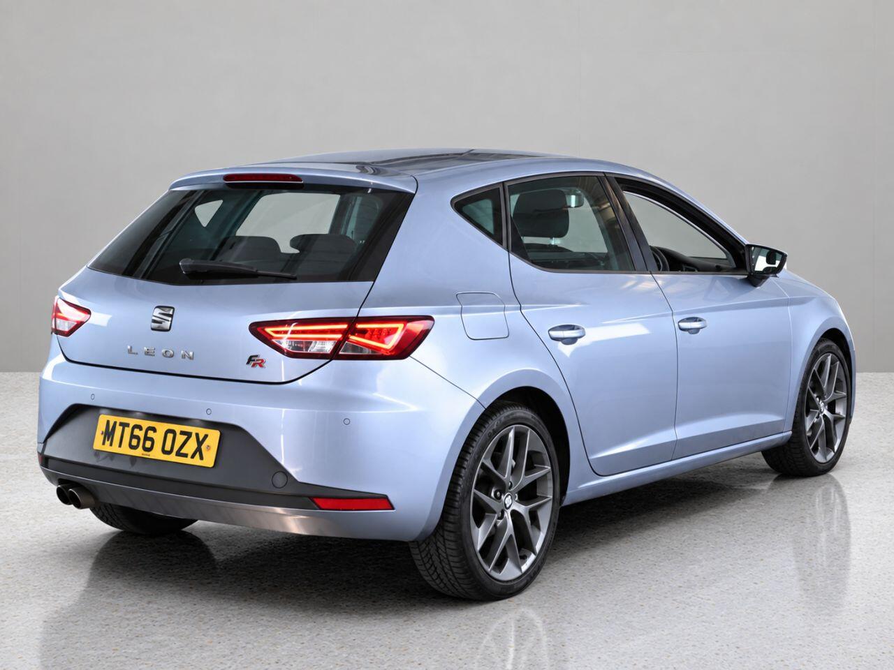 Seat Leon view 4