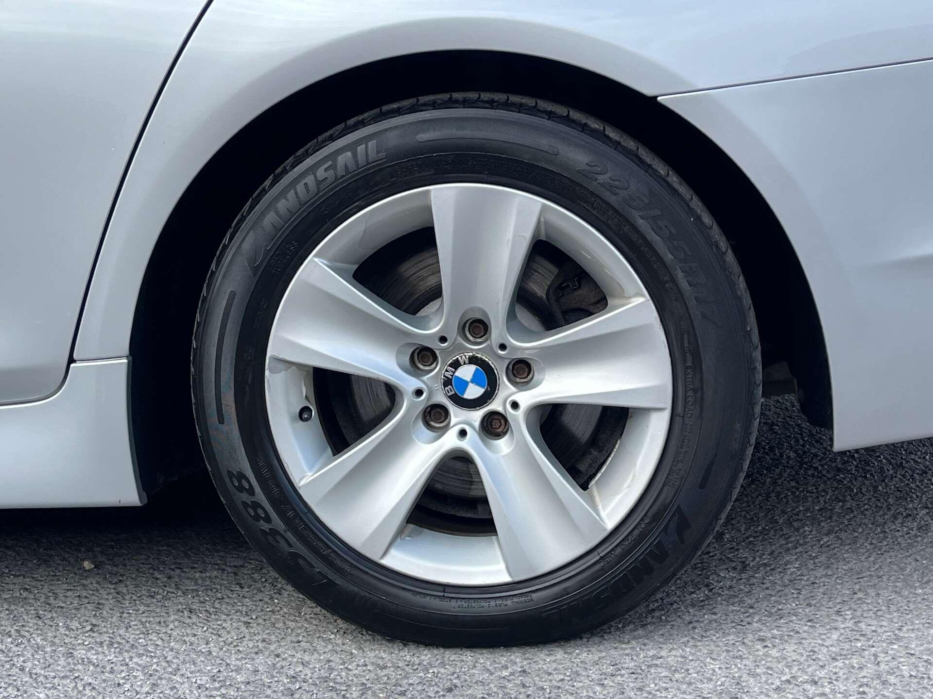 BMW 5 Series view 38