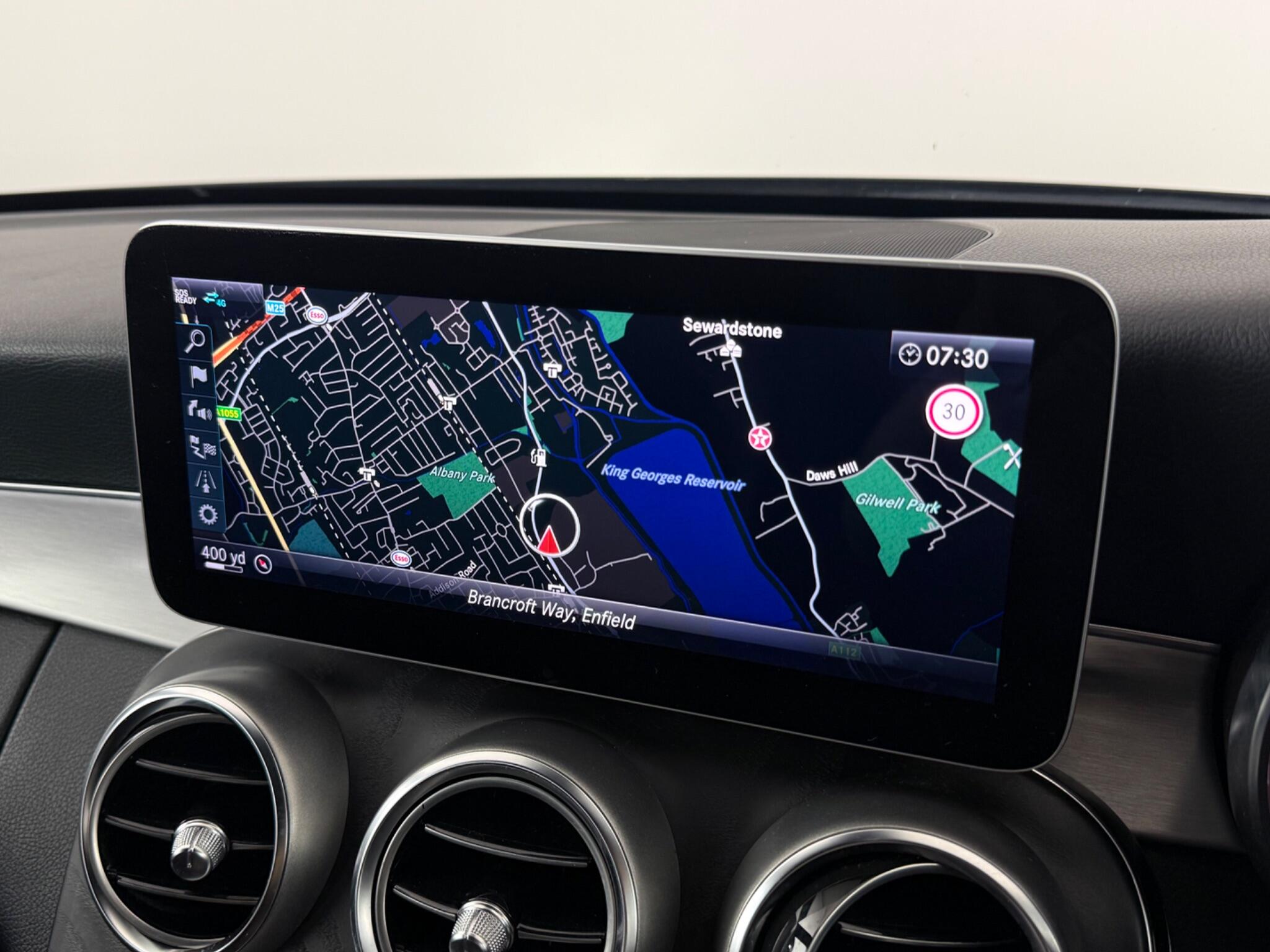 Mercedes-Benz C-Class view 24