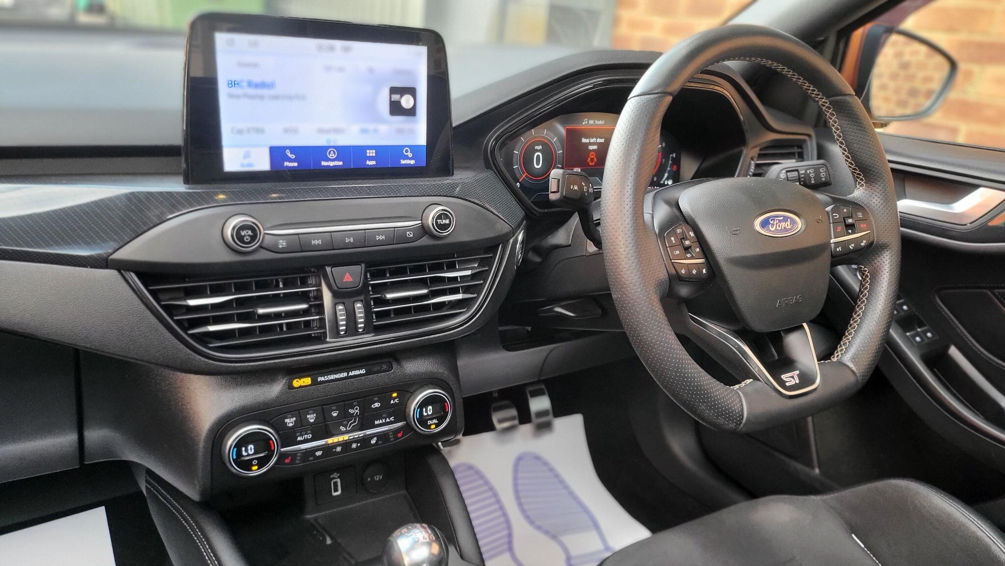 Ford Focus view 12