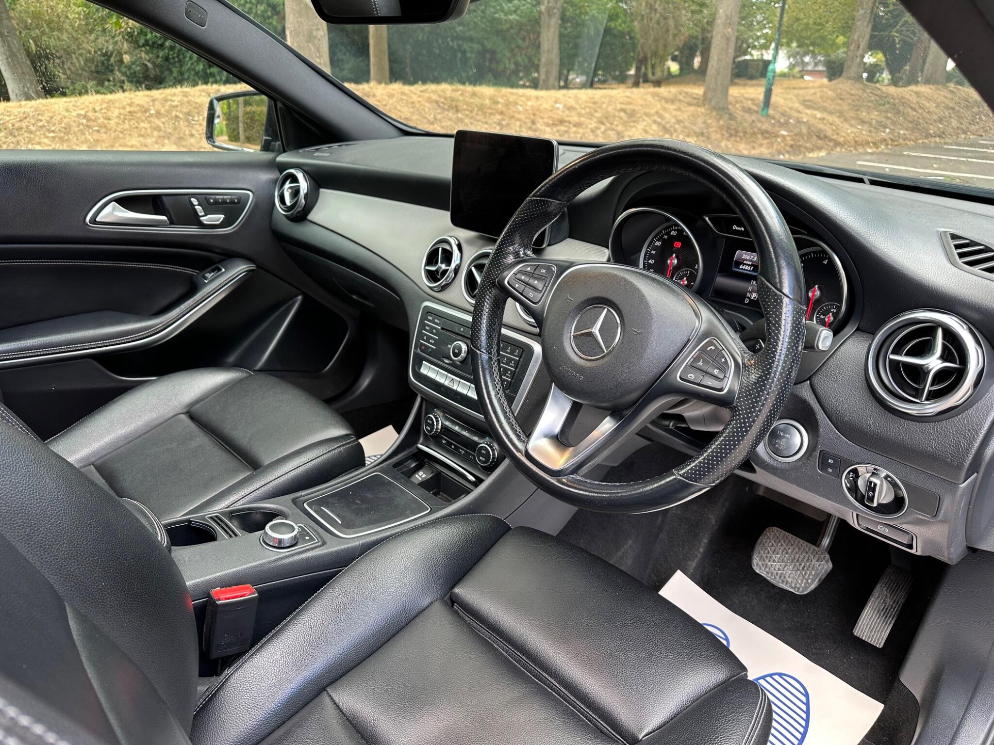 Mercedes-Benz Gla view 11
