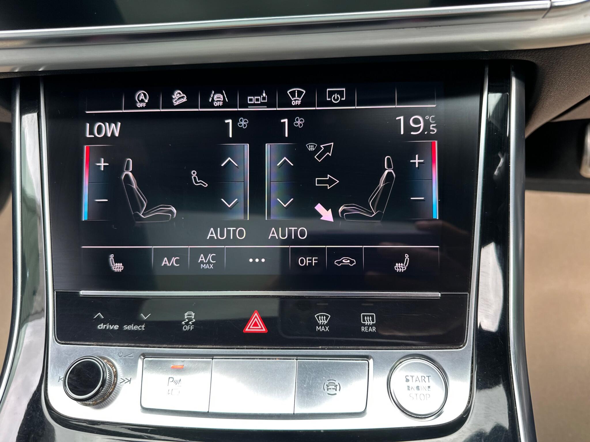 Audi Q8 view 28
