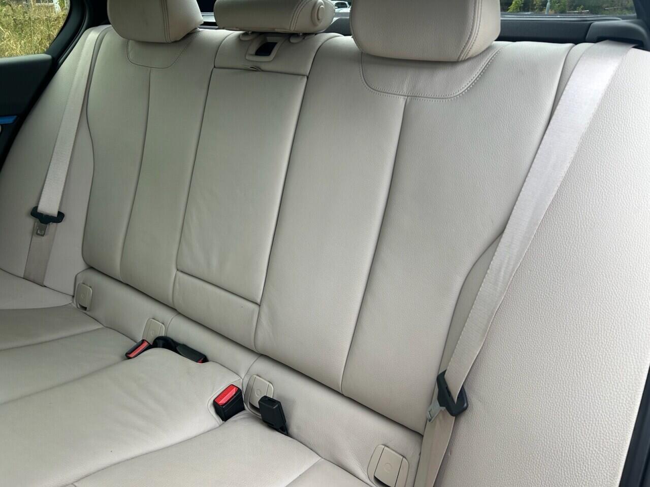 BMW 3 Series view 23