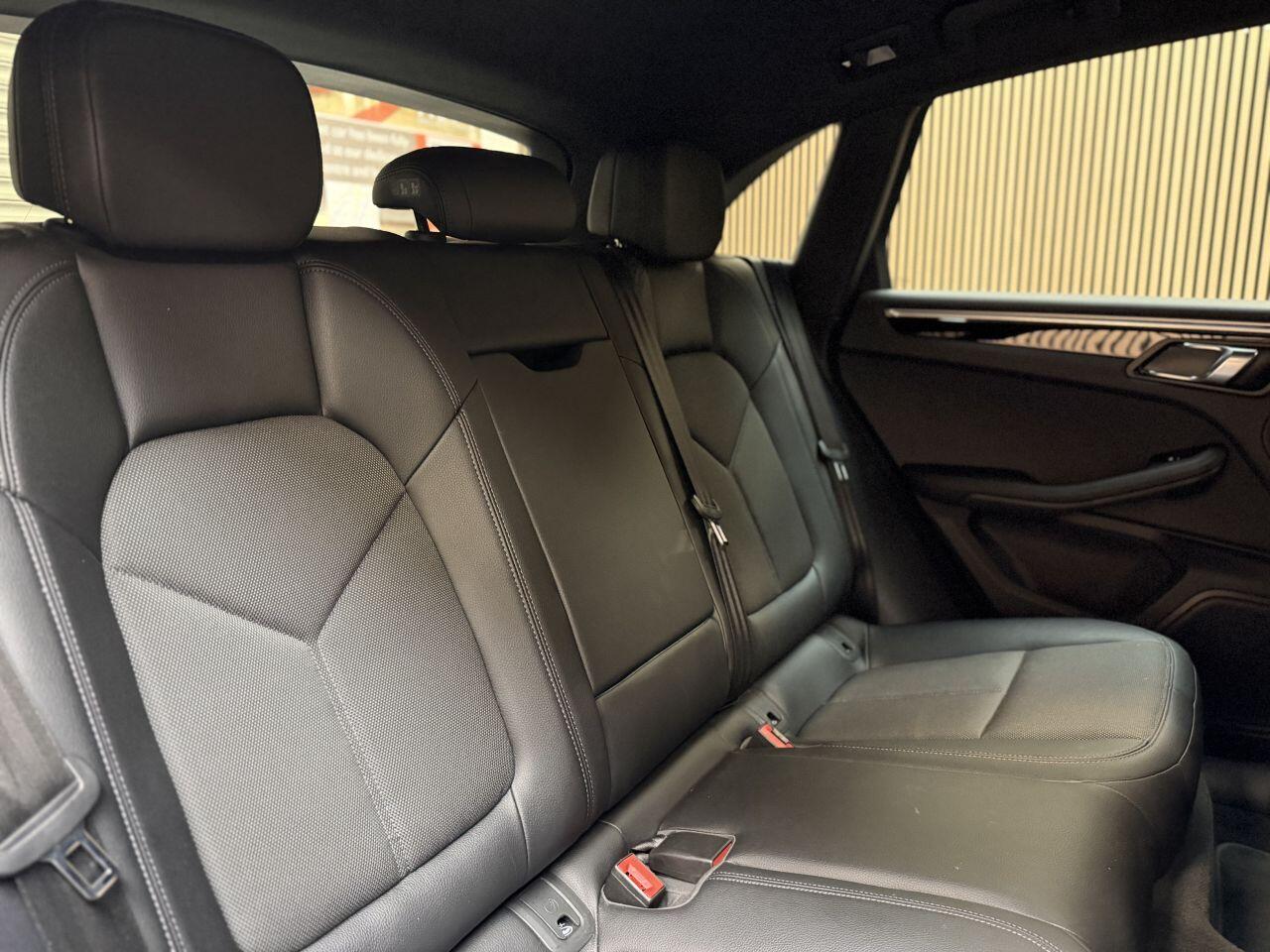 Porsche Macan view 25