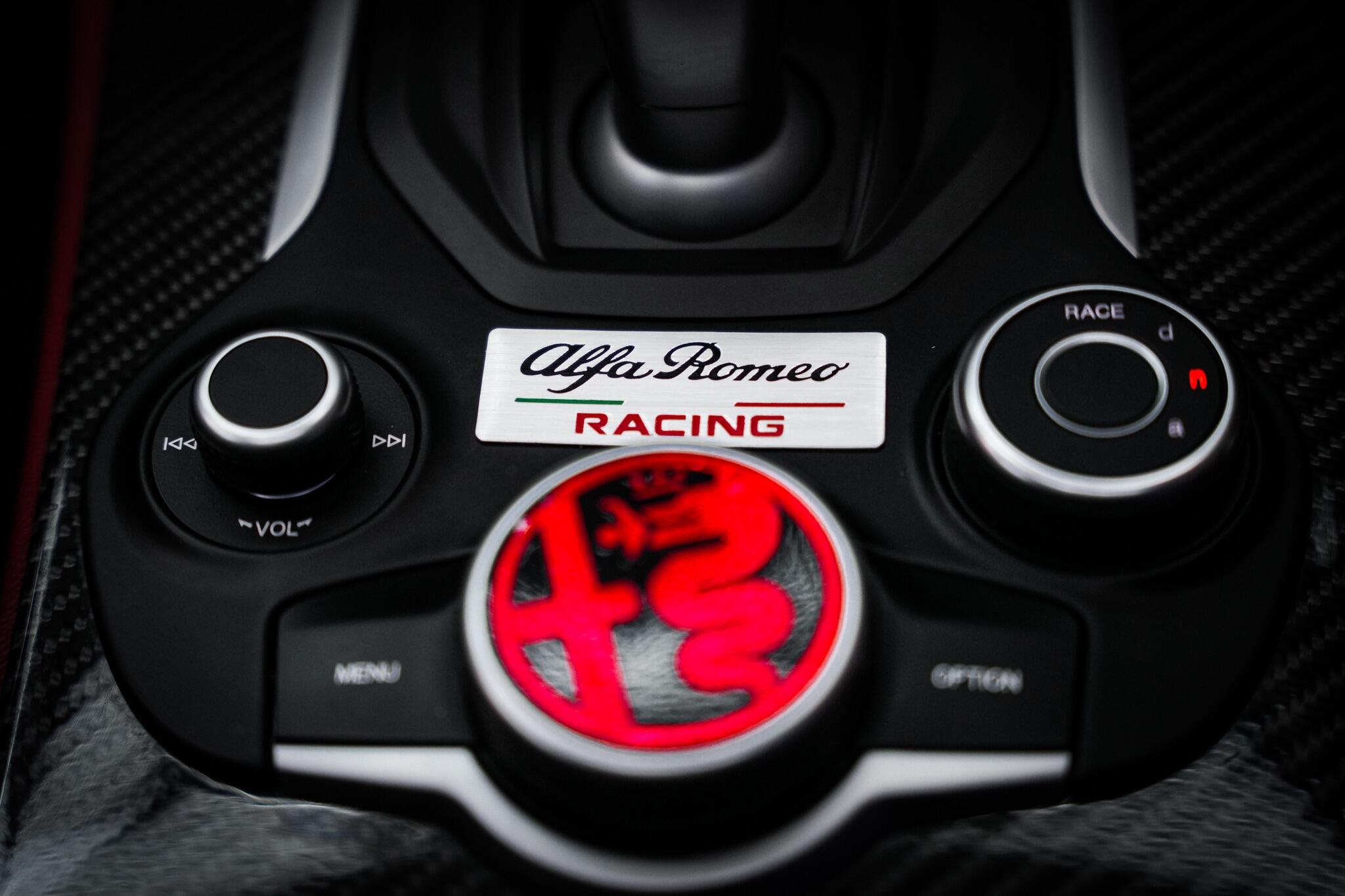 Alfa Romeo Stelvio view 46