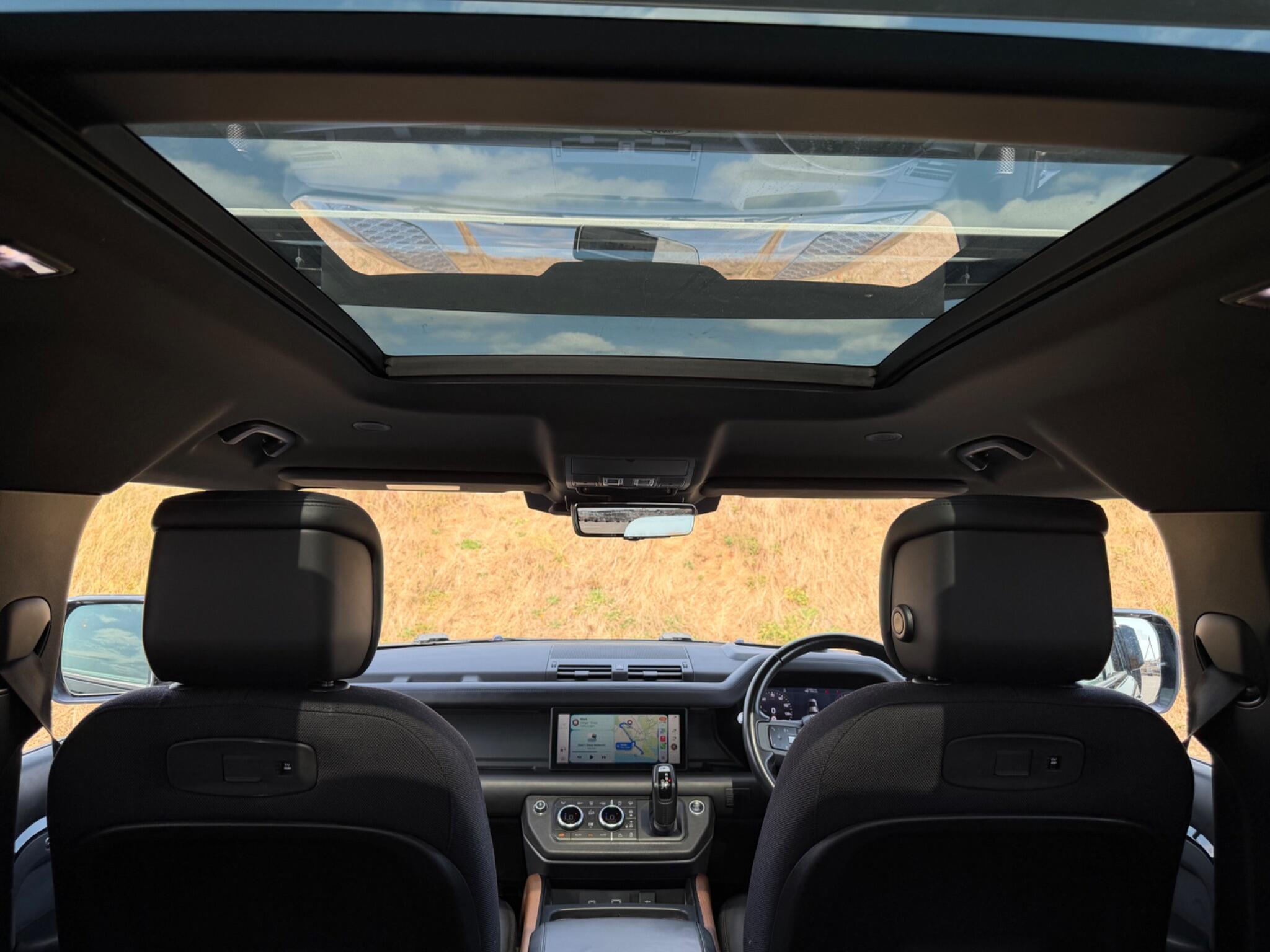 Land Rover Defender 110 view 31