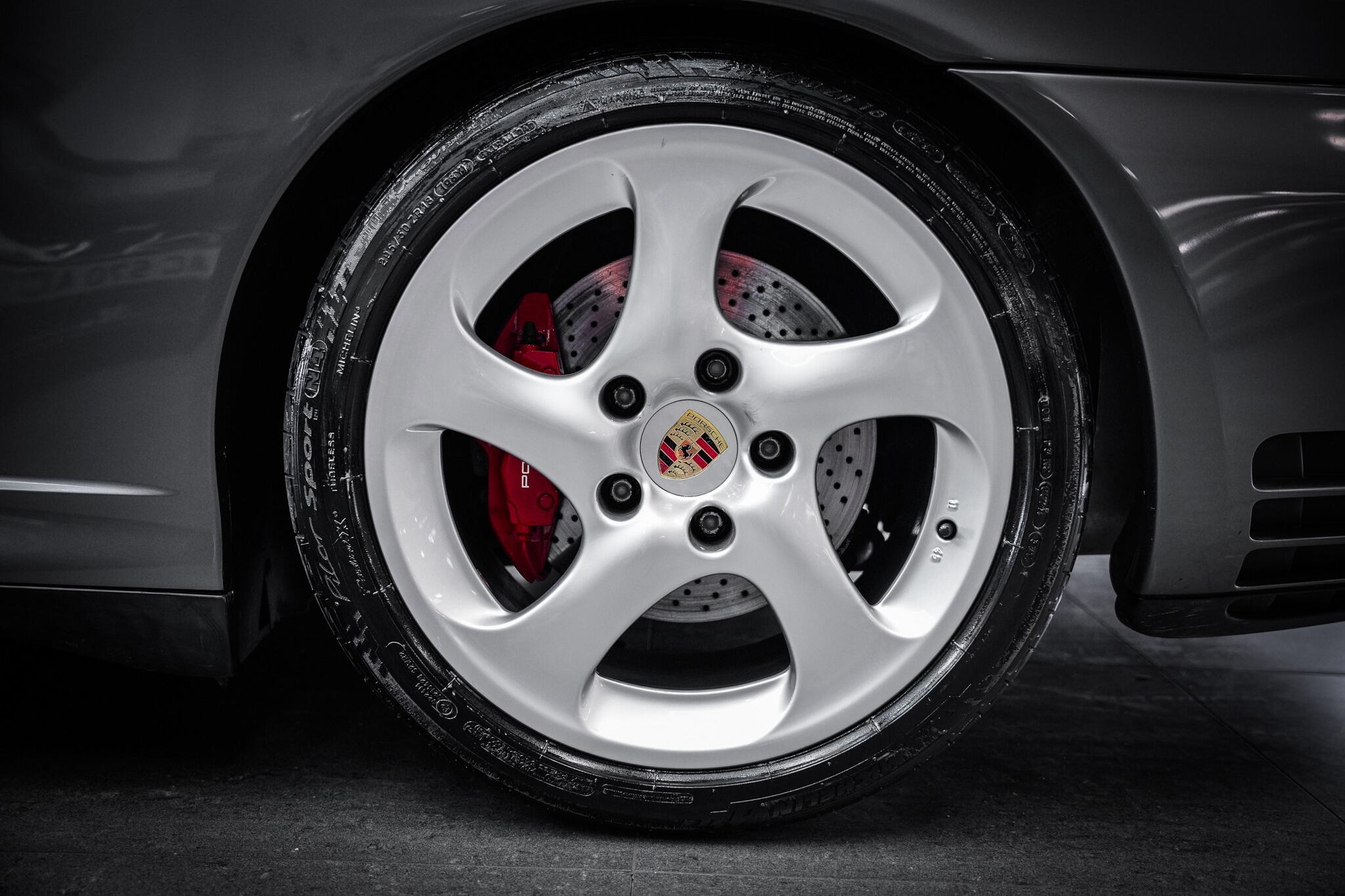 Porsche 911 view 28