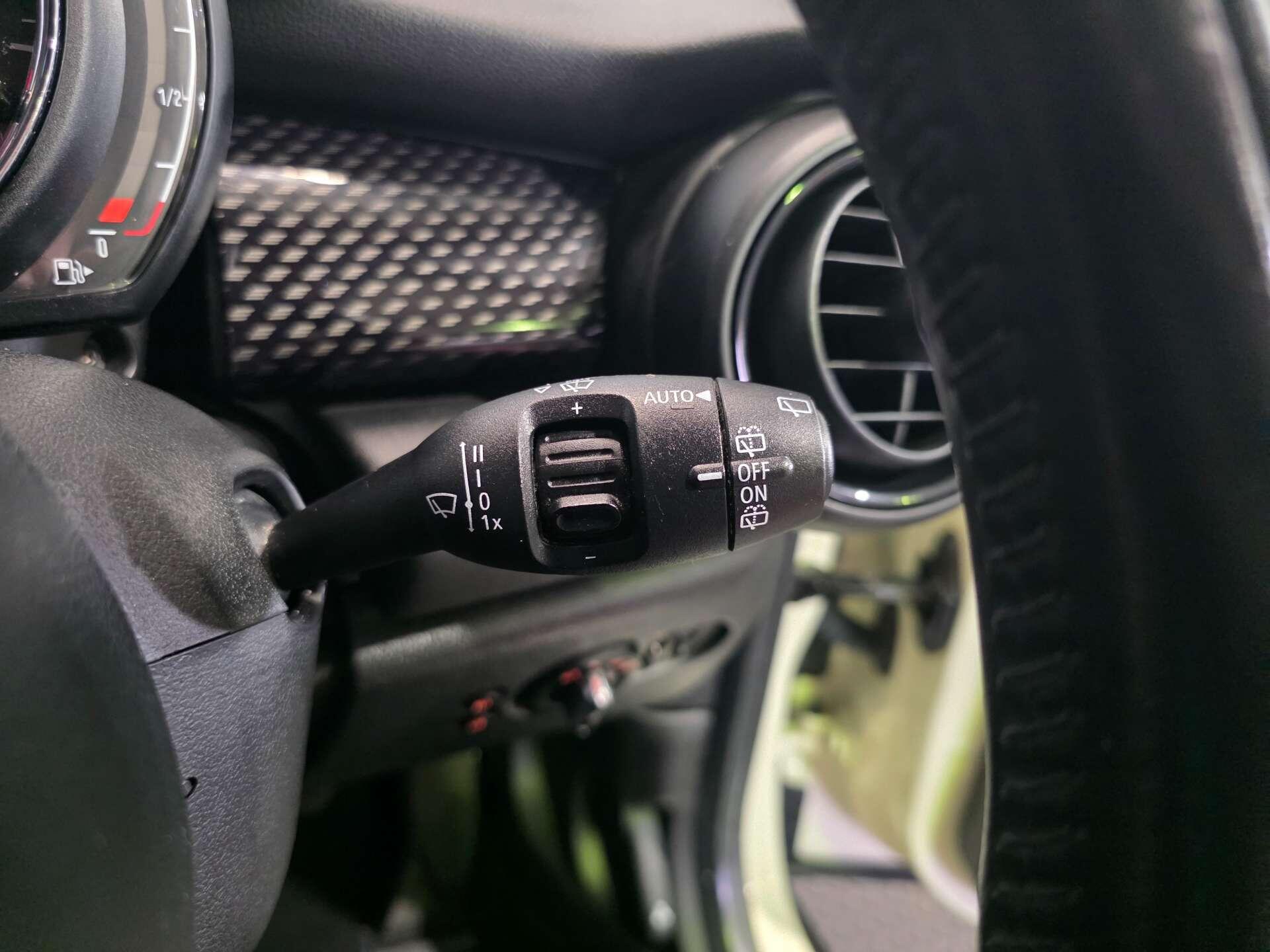 Mini Hatch view 22
