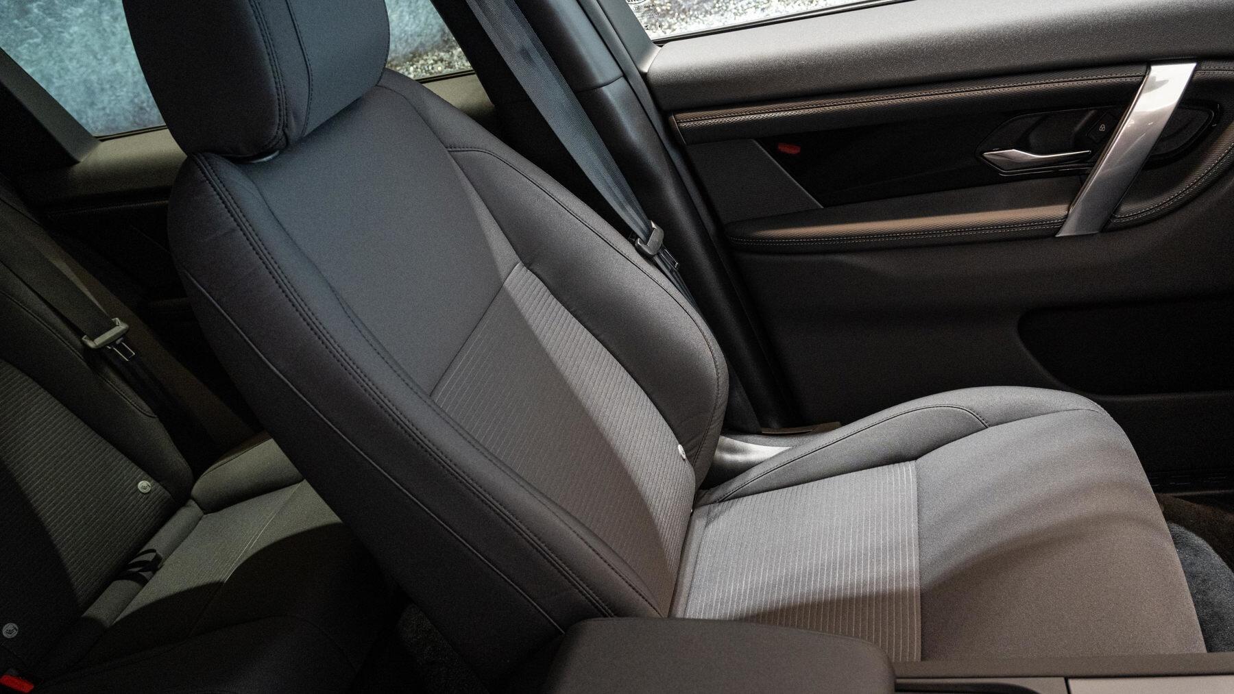 Land Rover Discovery Sport view 15