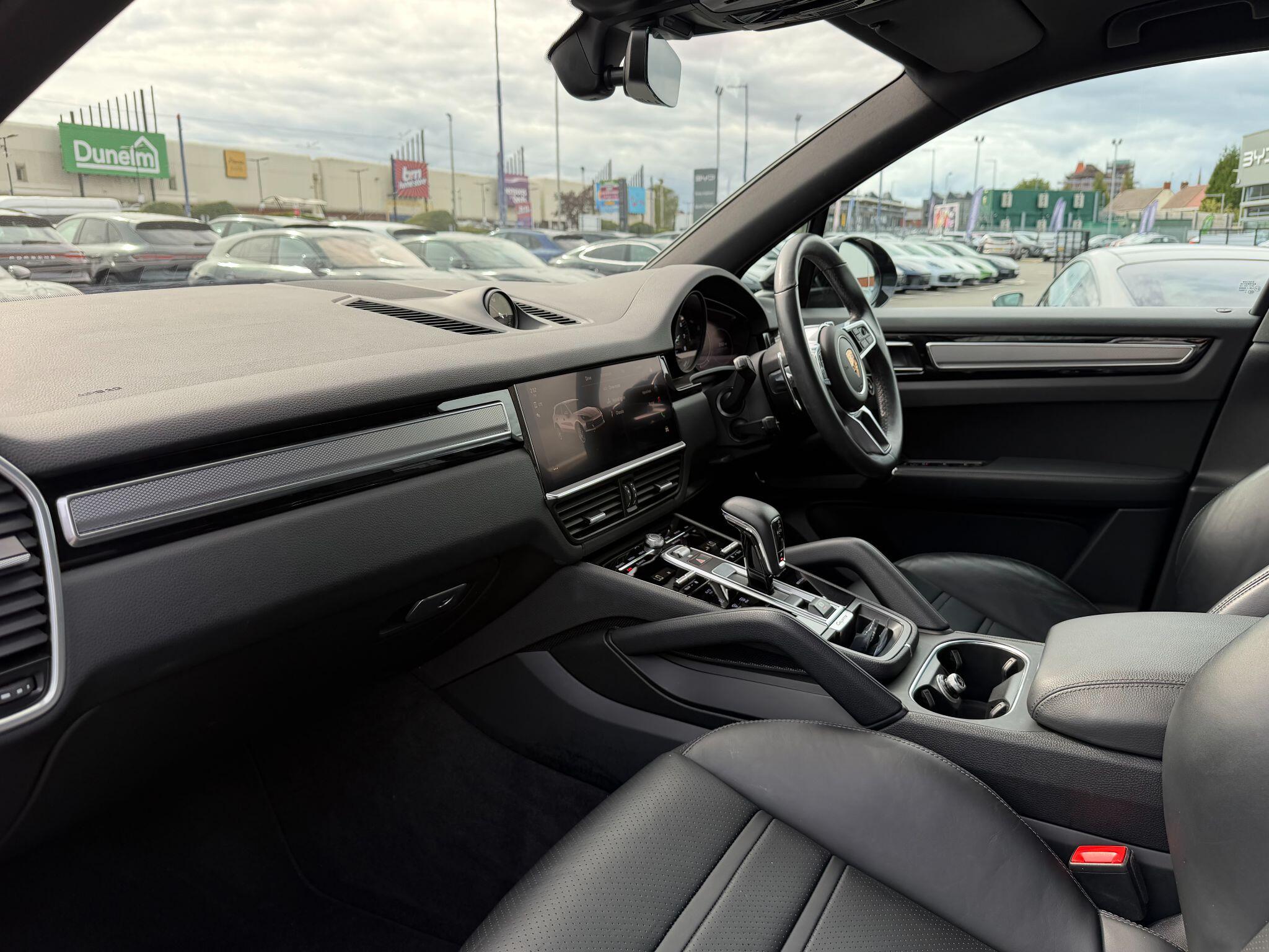 Porsche Cayenne view 37