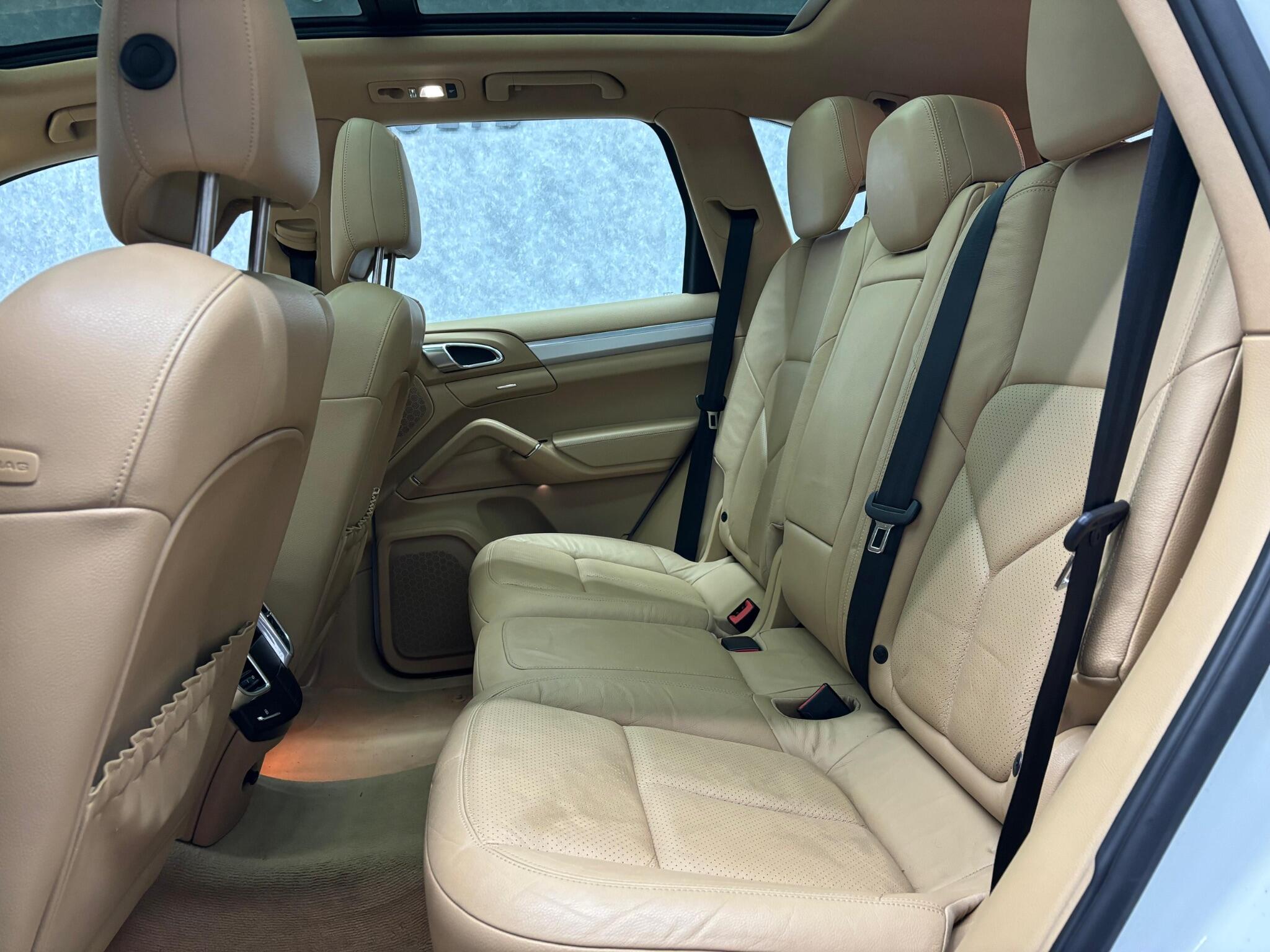 Porsche Cayenne view 9