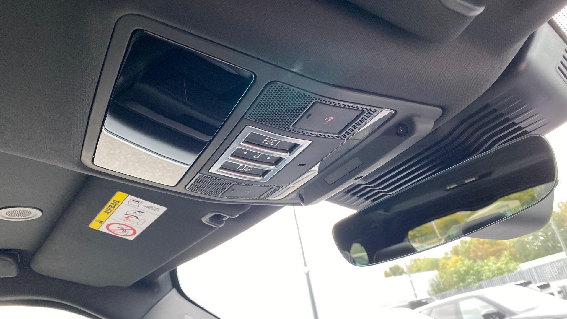 Land Rover Discovery view 23