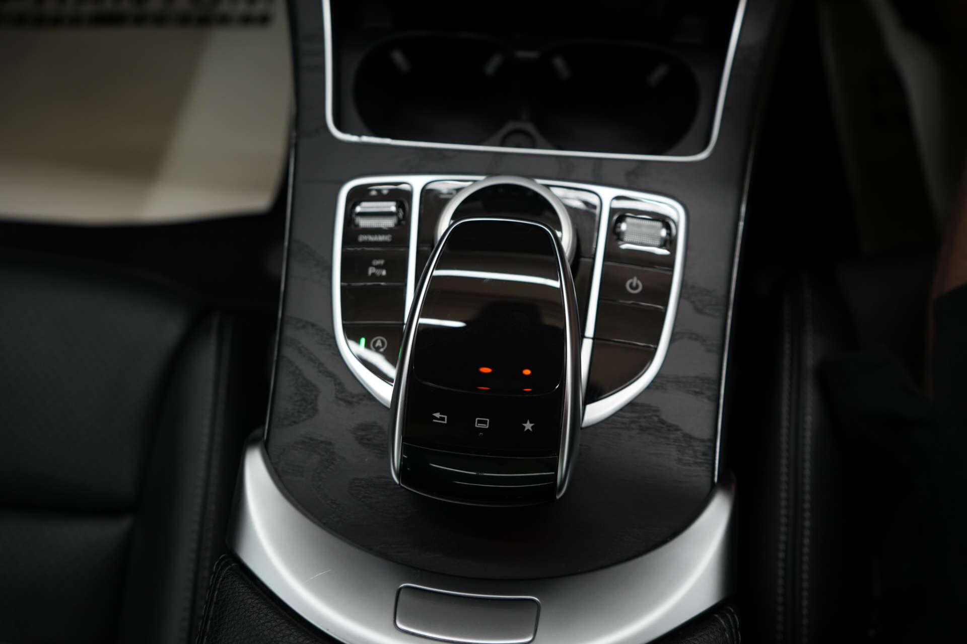Mercedes-Benz C-Class view 34