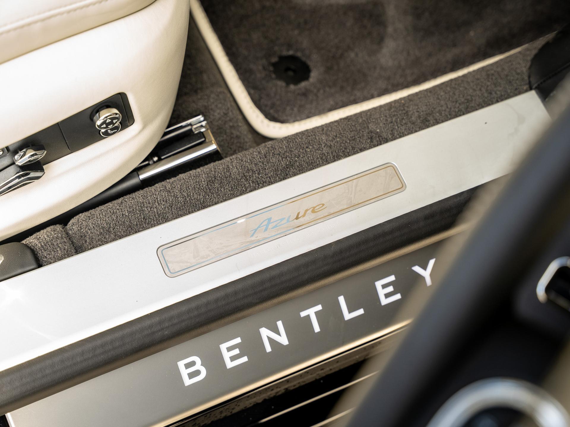 Bentley Flying Spur view 36