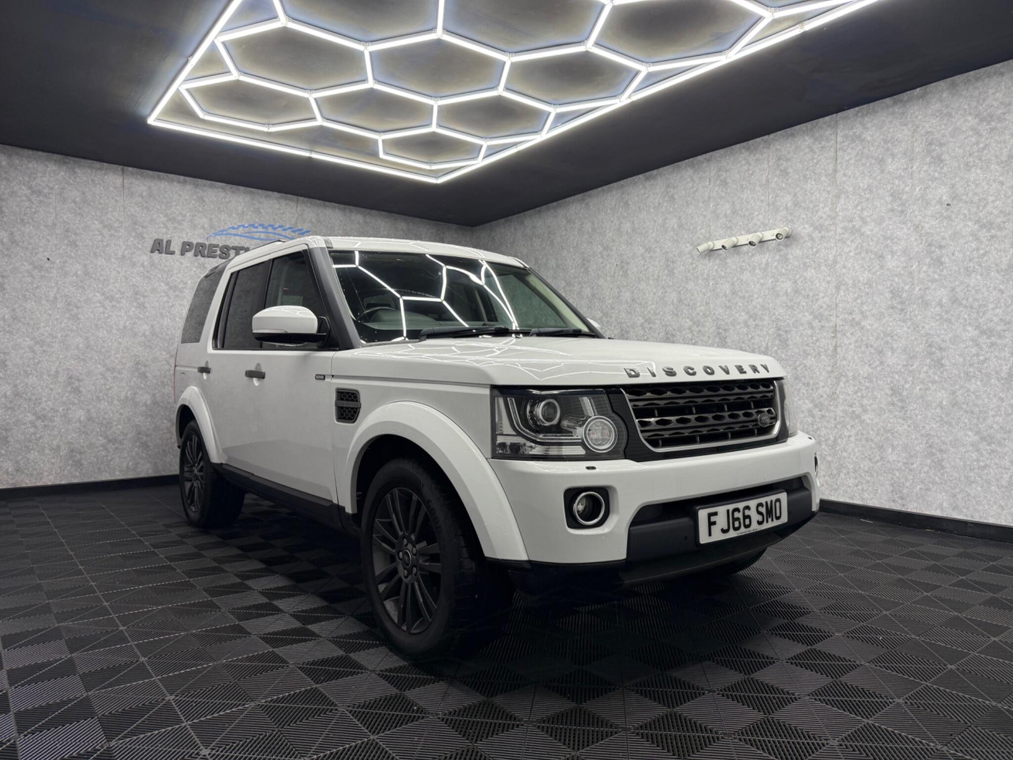 Land Rover Discovery 4 view 6