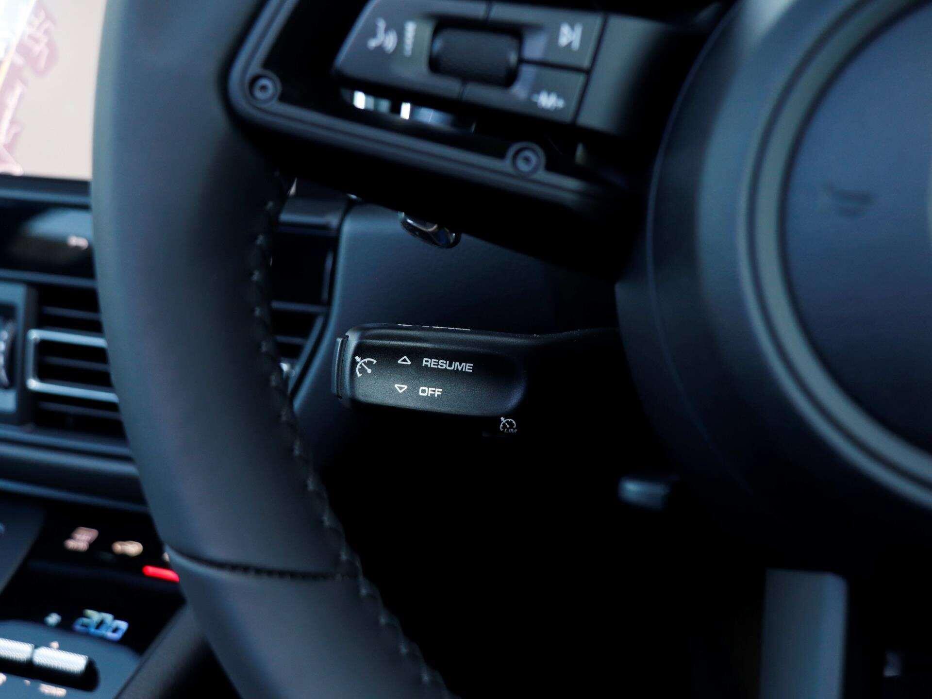 Porsche Macan view 21