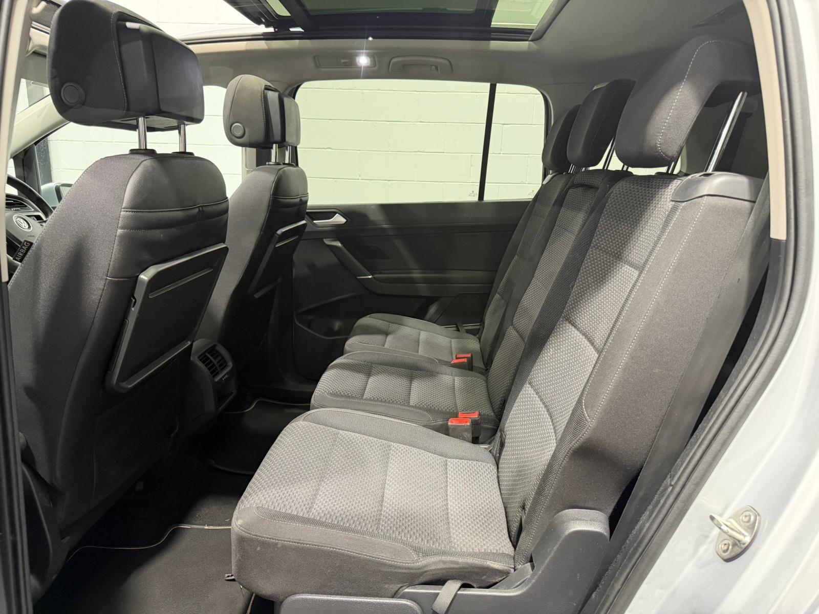 Volkswagen Touran view 21