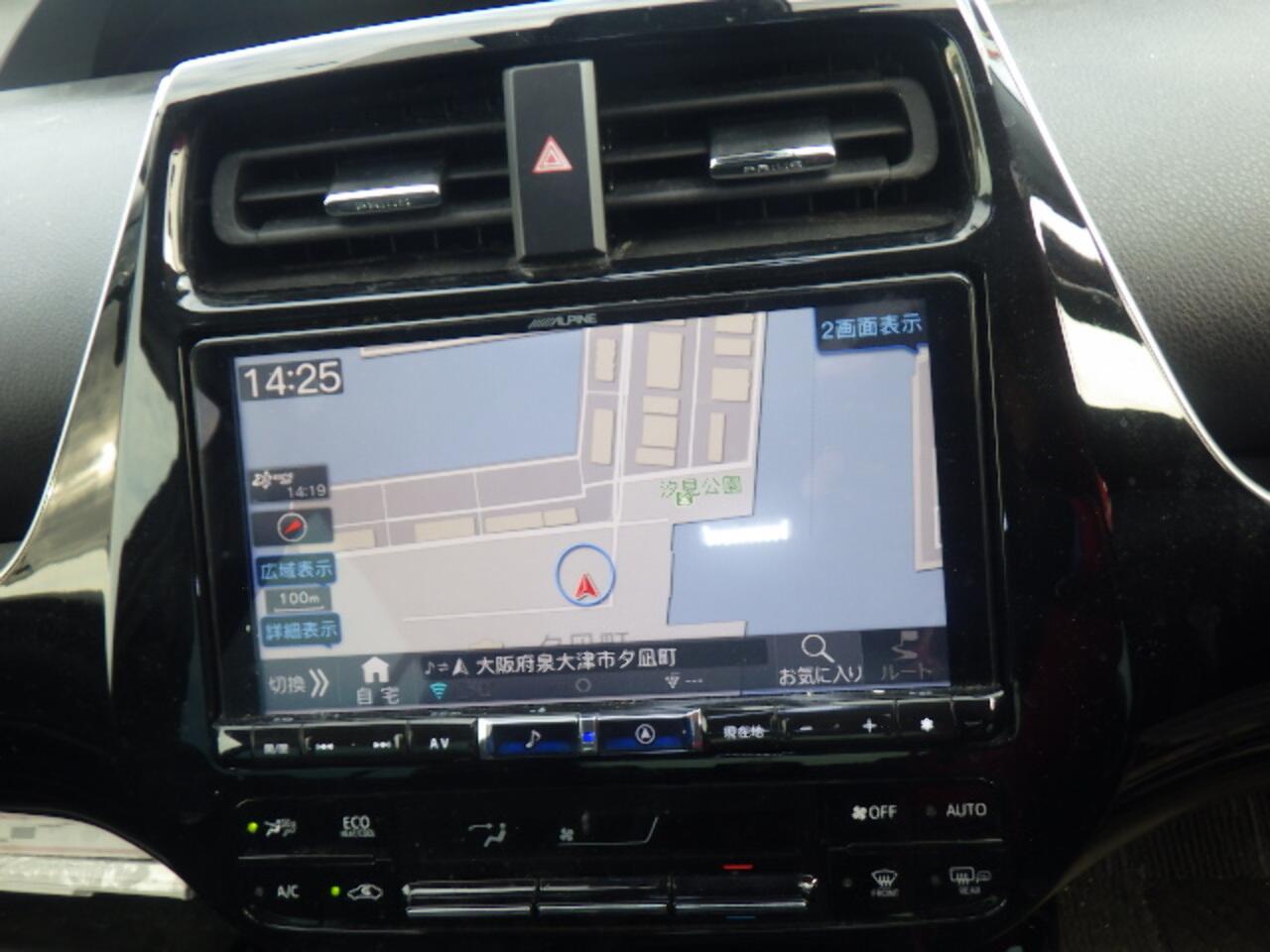 Toyota Prius view 12