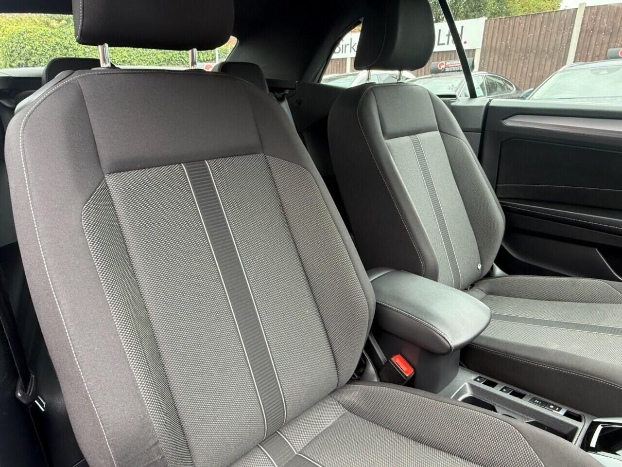 Volkswagen T-Roc view 19