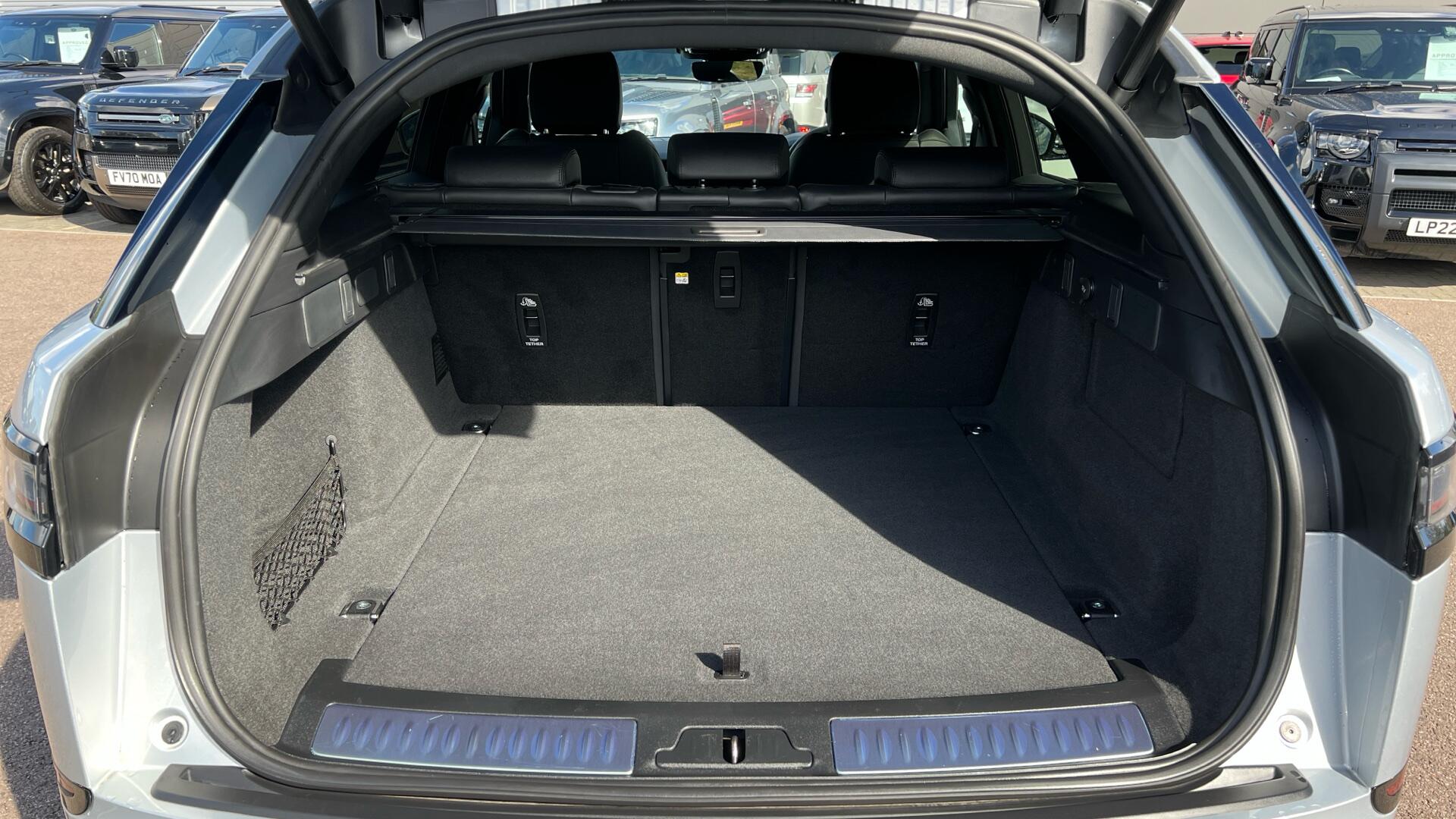 Land Rover Range Rover Velar view 11