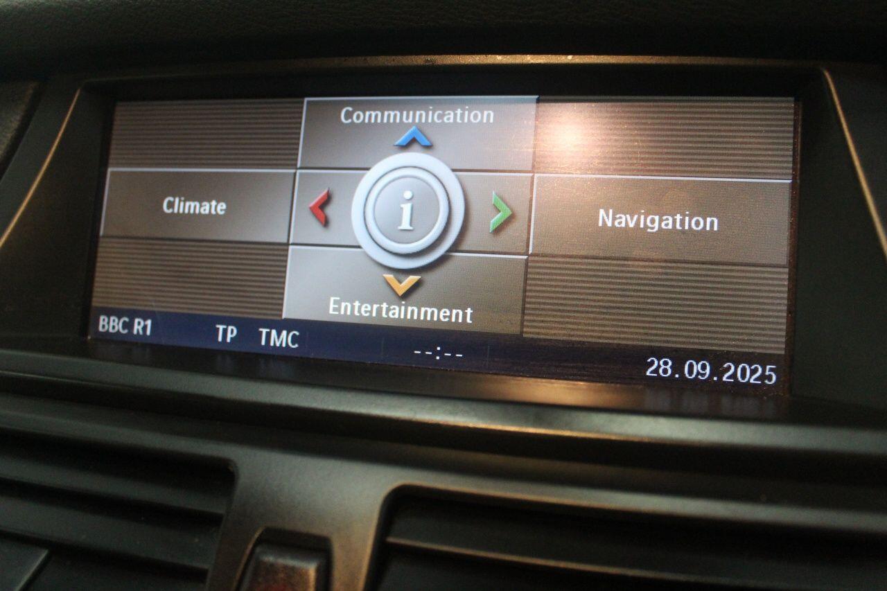 BMW X6 view 37