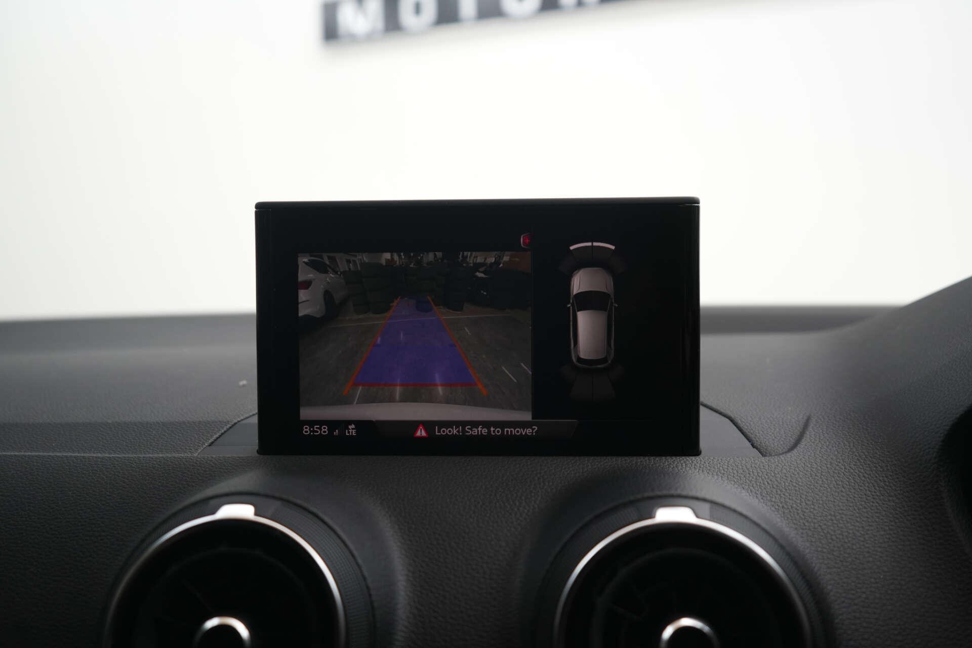 Audi Q2 view 33