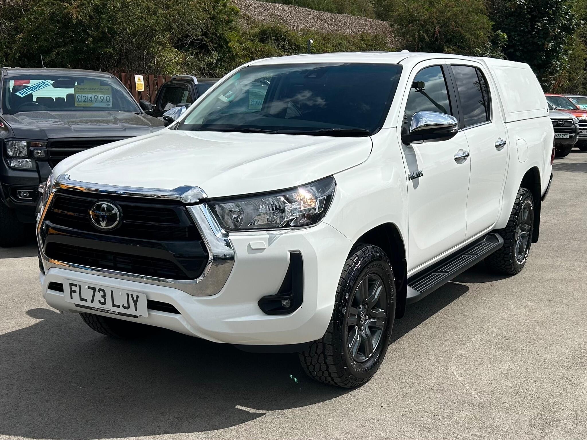 Toyota Hilux view 5