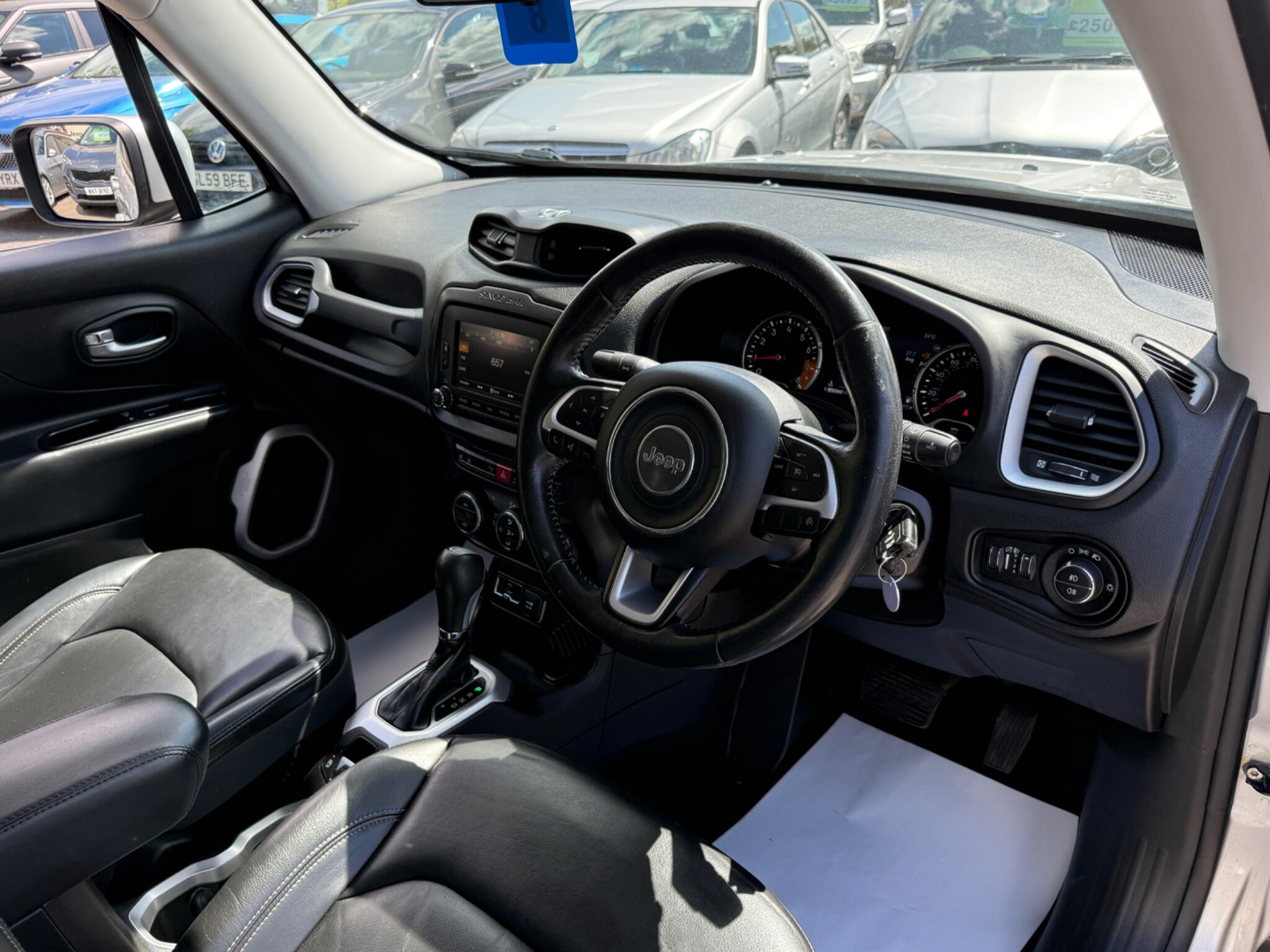 Jeep Renegade - Image 28